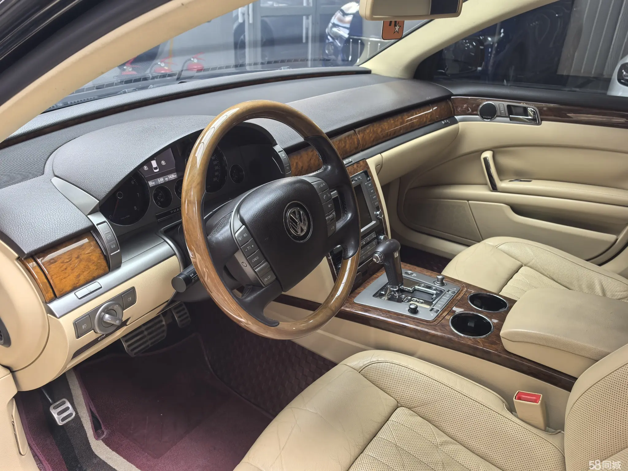 Volkswagen Pheaton 2011 immagine di auto #9