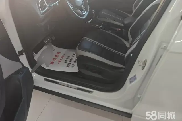 Volkswagen T-Roc 2023 car image #9