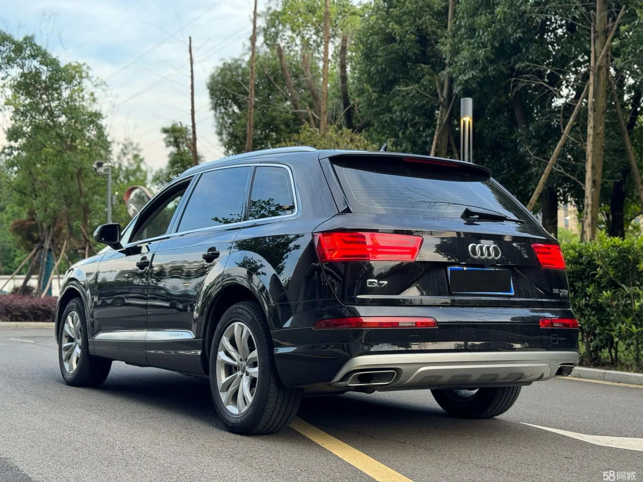 Audi Q7 2018 car image #9