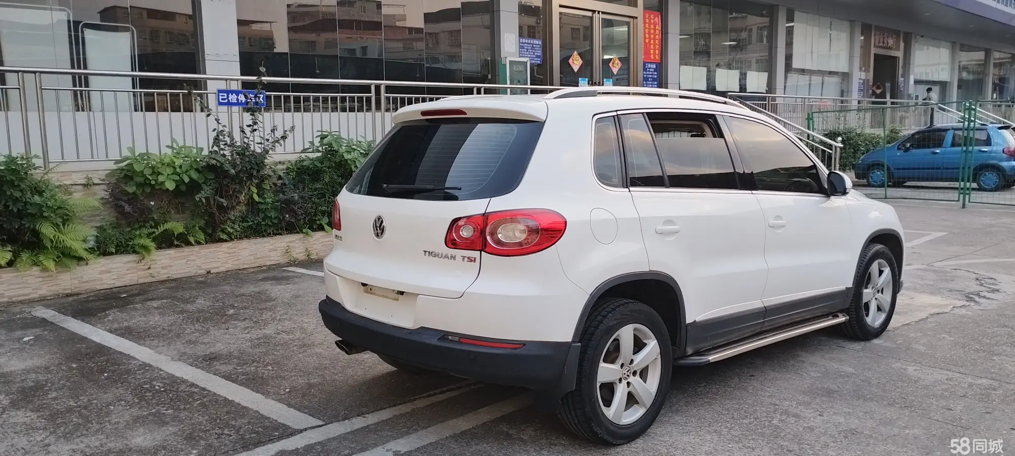 Volkswagen Tiguan 2012 car image #9