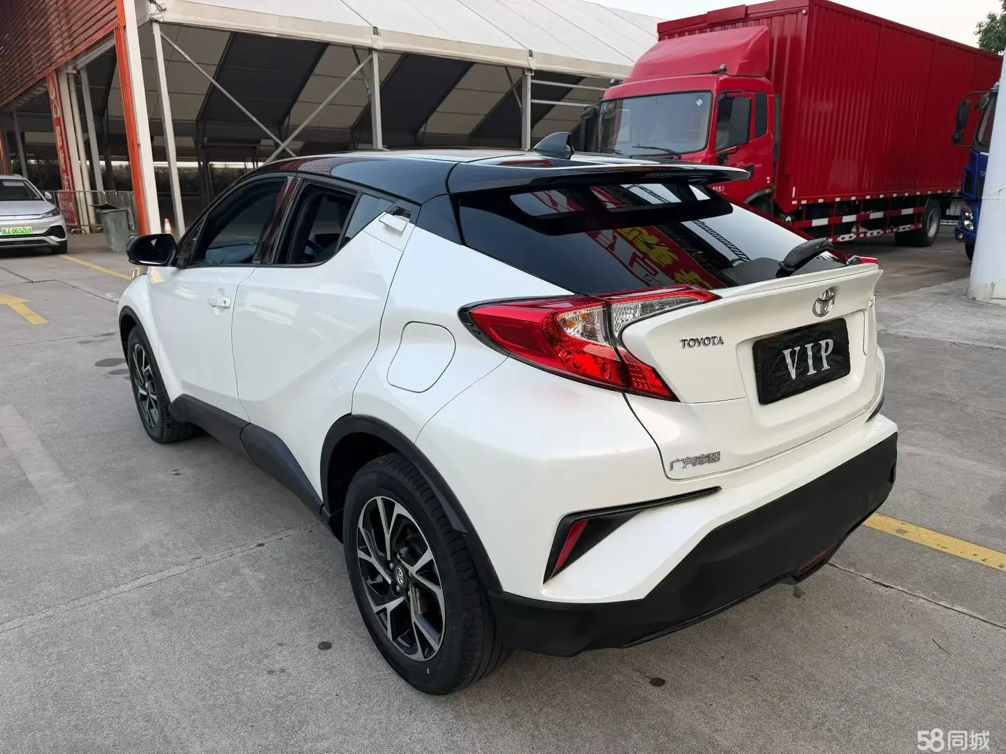 Toyota C-HR 2018 car image #9
