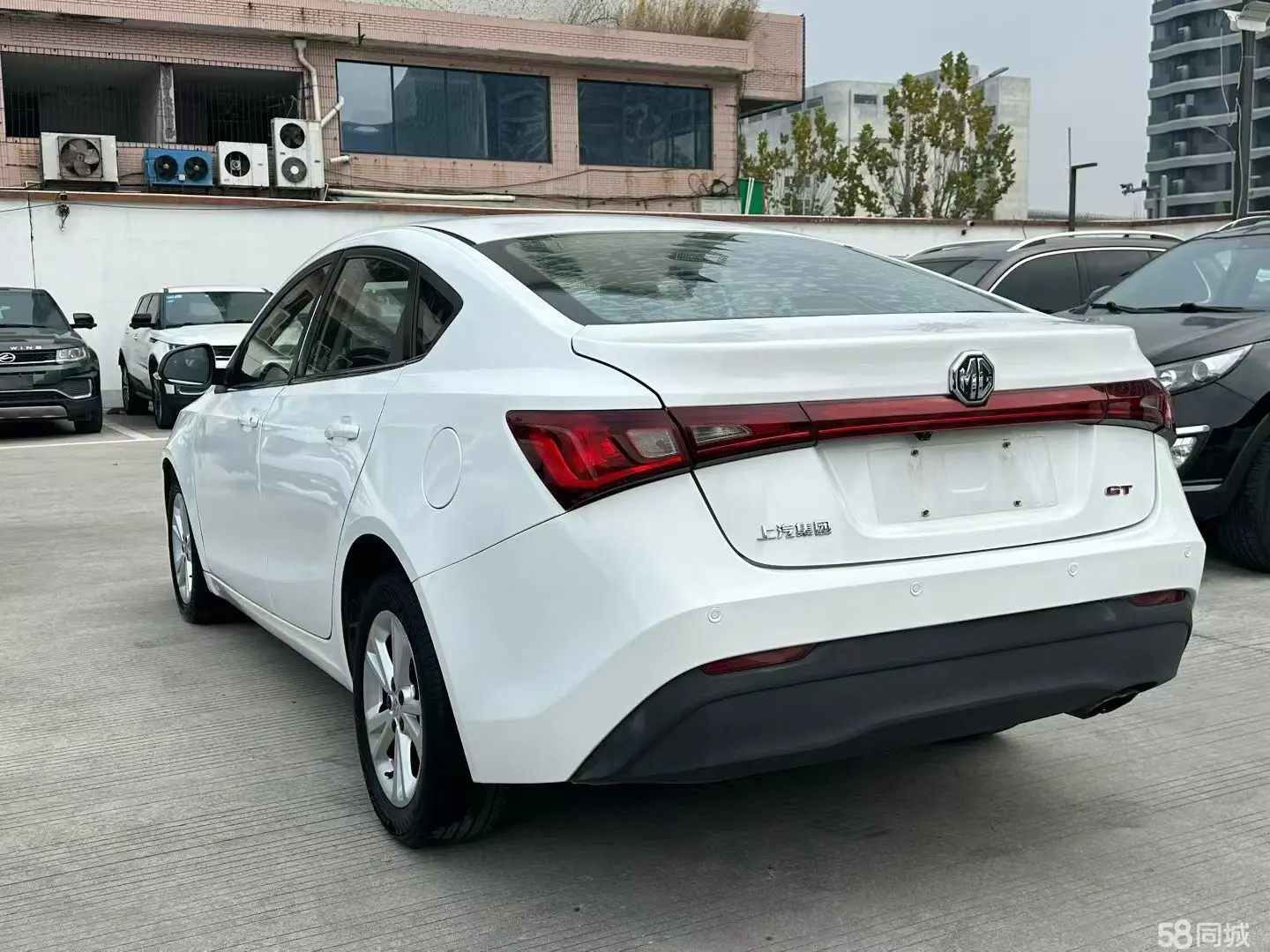 MG GT 2016 car image #9