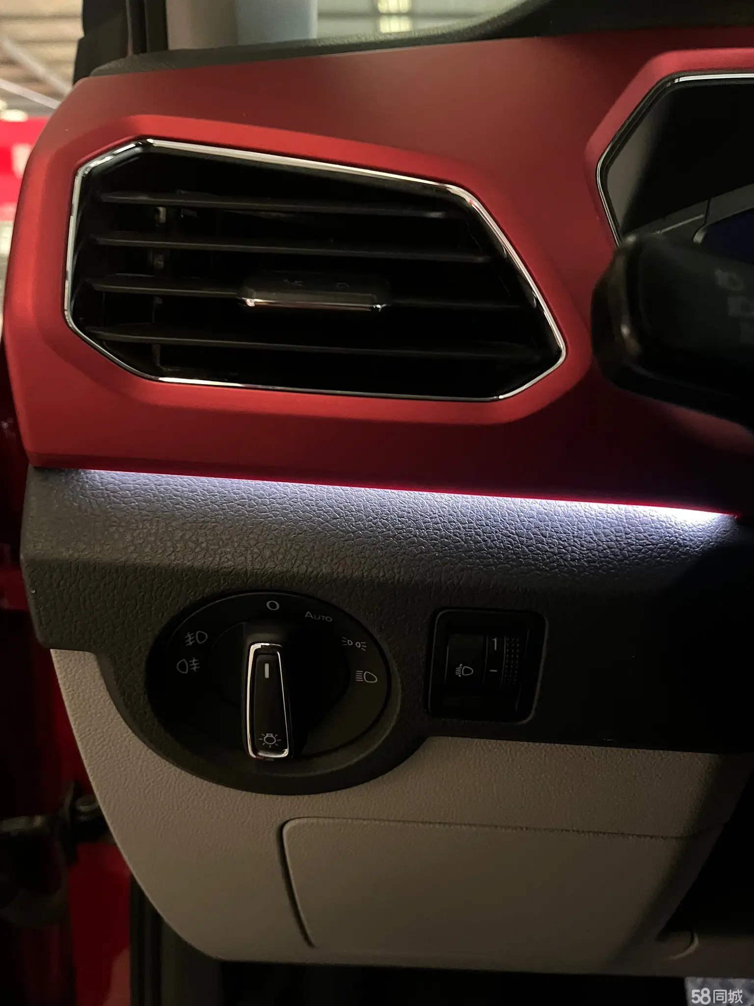 Volkswagen T-Cross 2021 car image #9