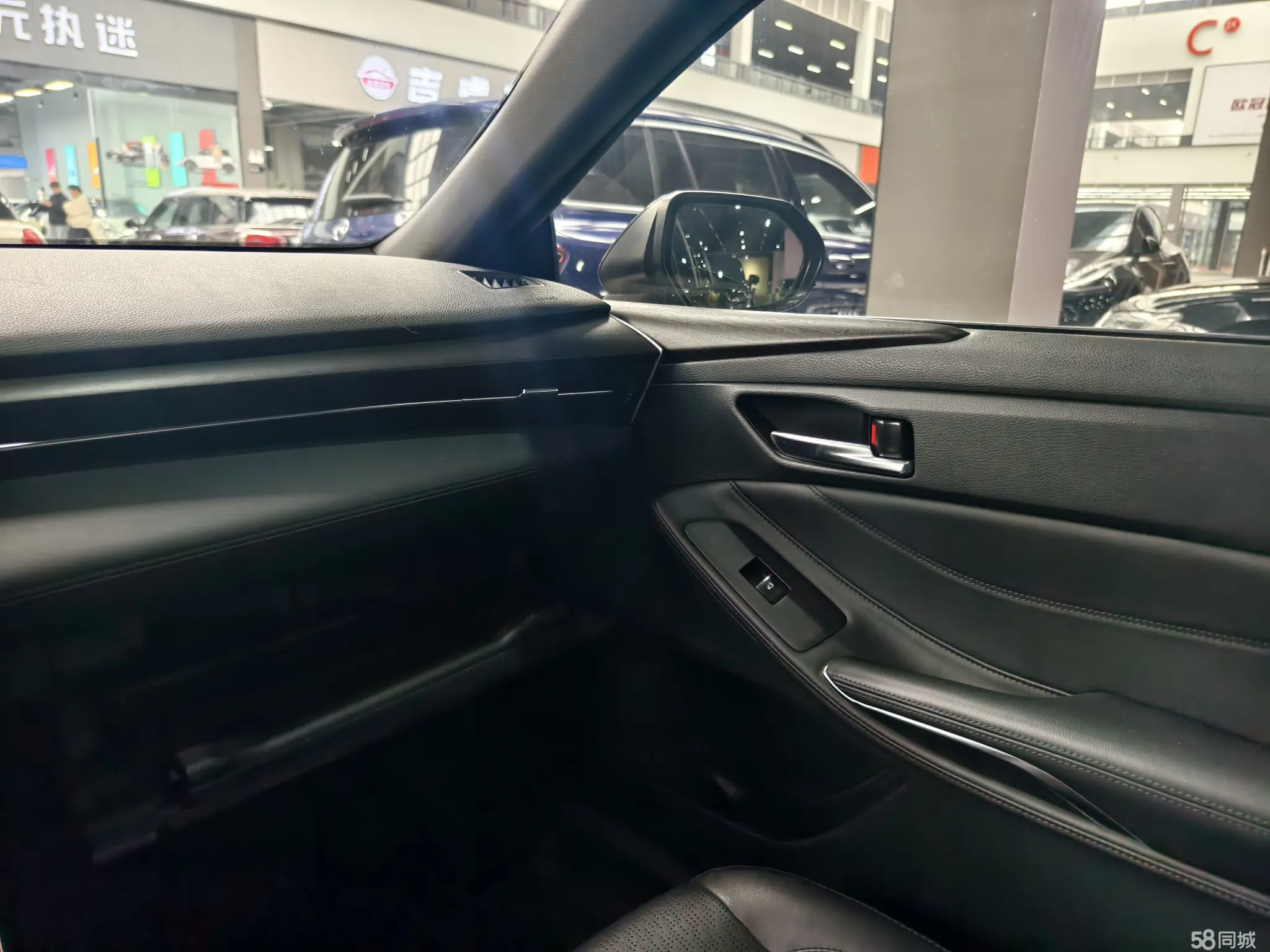 Toyota Avalon 2020 car image #9