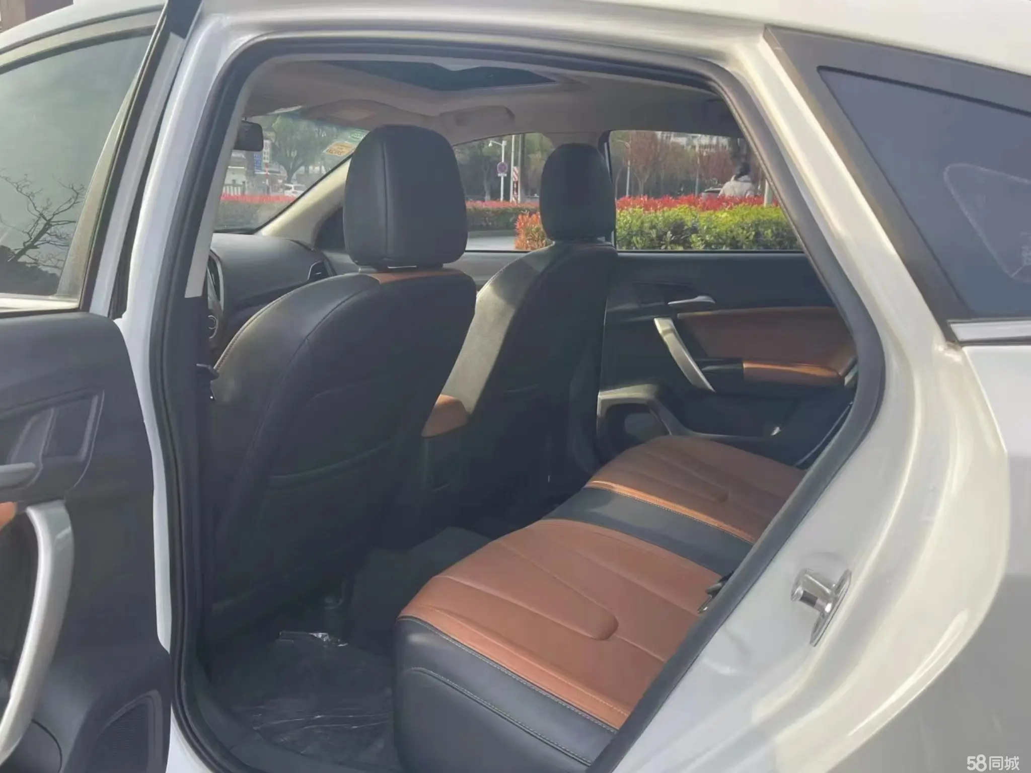 MG GT 2018 car image #9