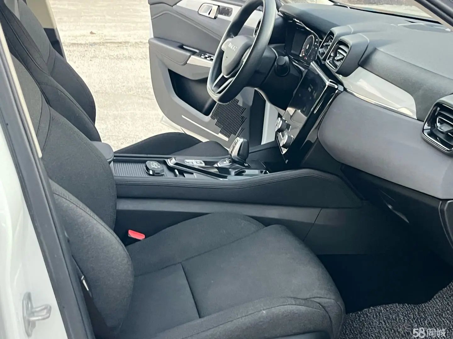 Lynk & Co 03 2018 car image #9