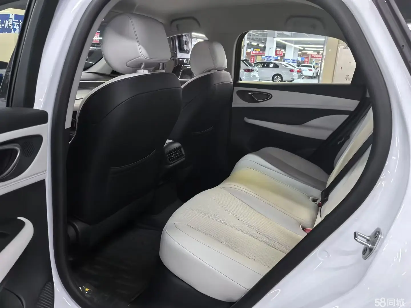 BYD Seal 05 DM-i 2025 car image #9