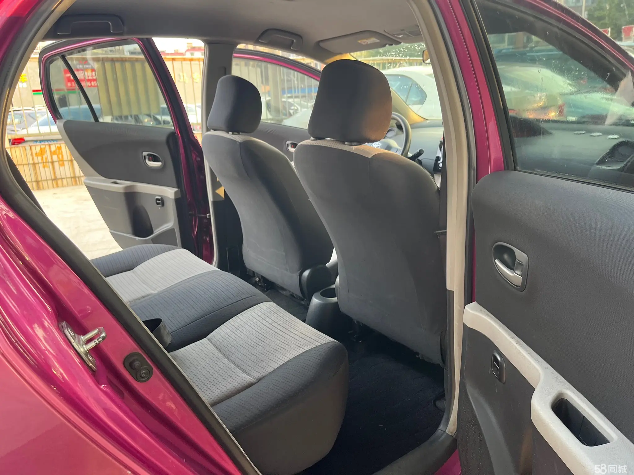 Toyota Yaris 2010 car image #9