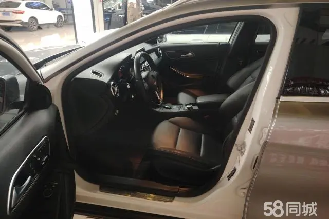 Mercedes-Benz GLA Class 2016 car image #9