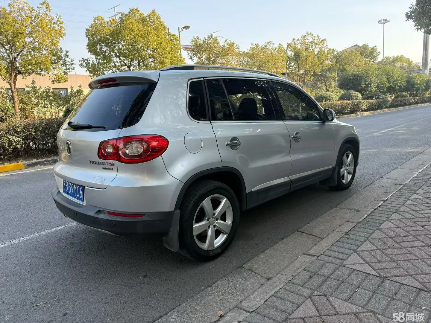 Volkswagen Tiguan 2010 car image #9