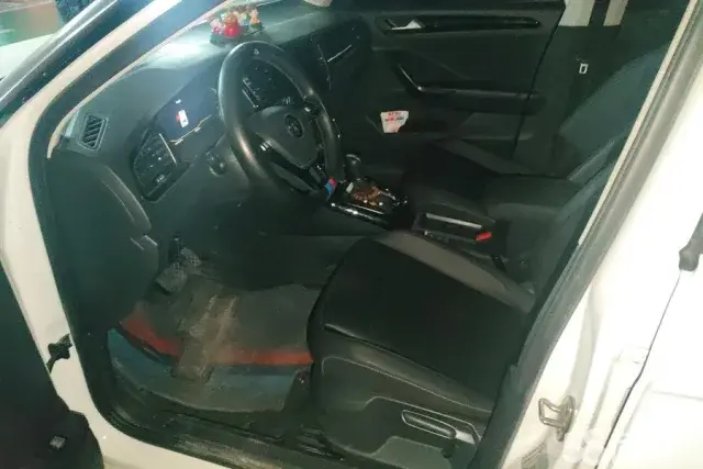 Volkswagen T-Roc 2022 car image #9