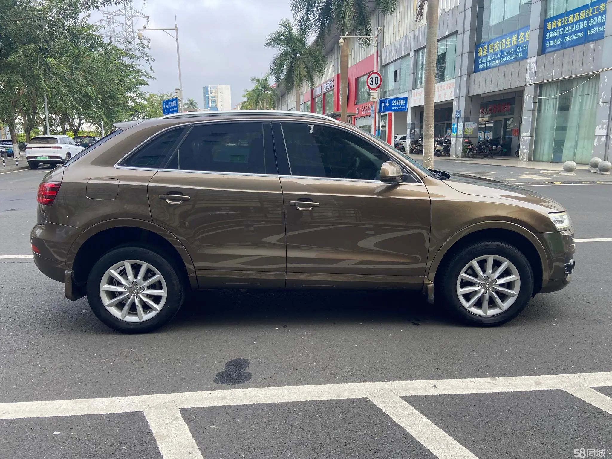 Audi Q3 2014 car image #9