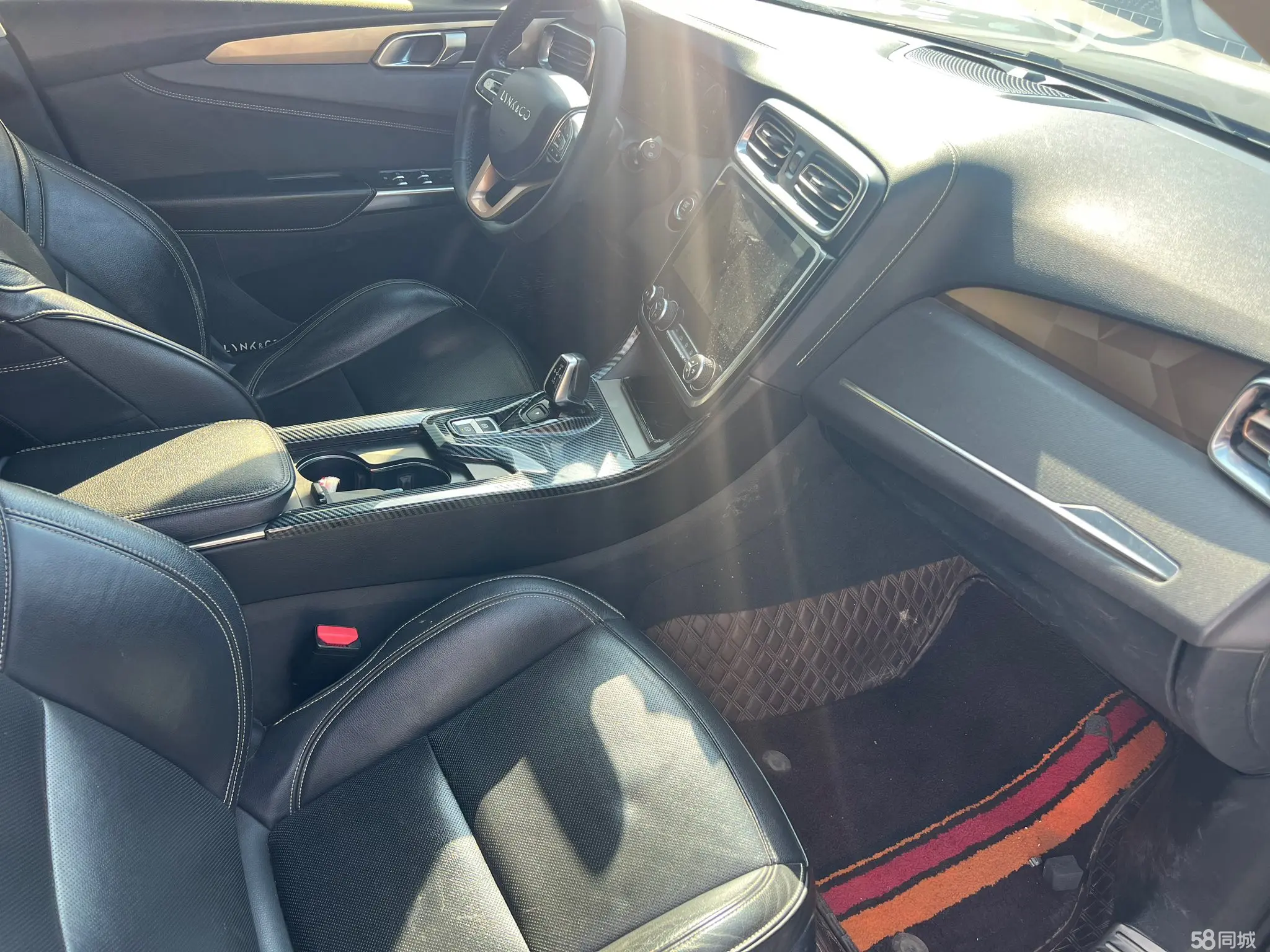 Lynk & Co 01 2018 car image #9