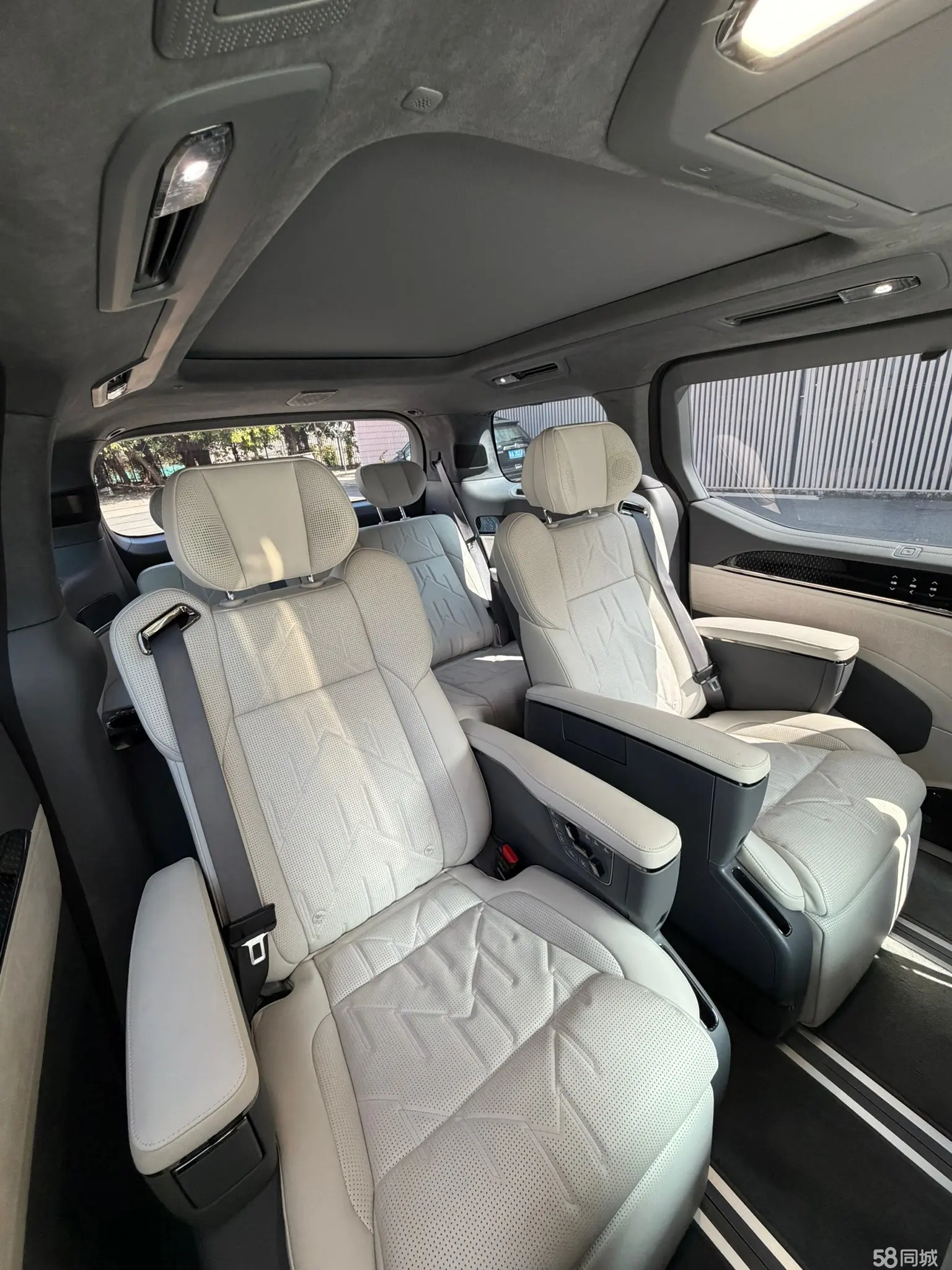 极氪 极氪009 2024 汽车图片 #9