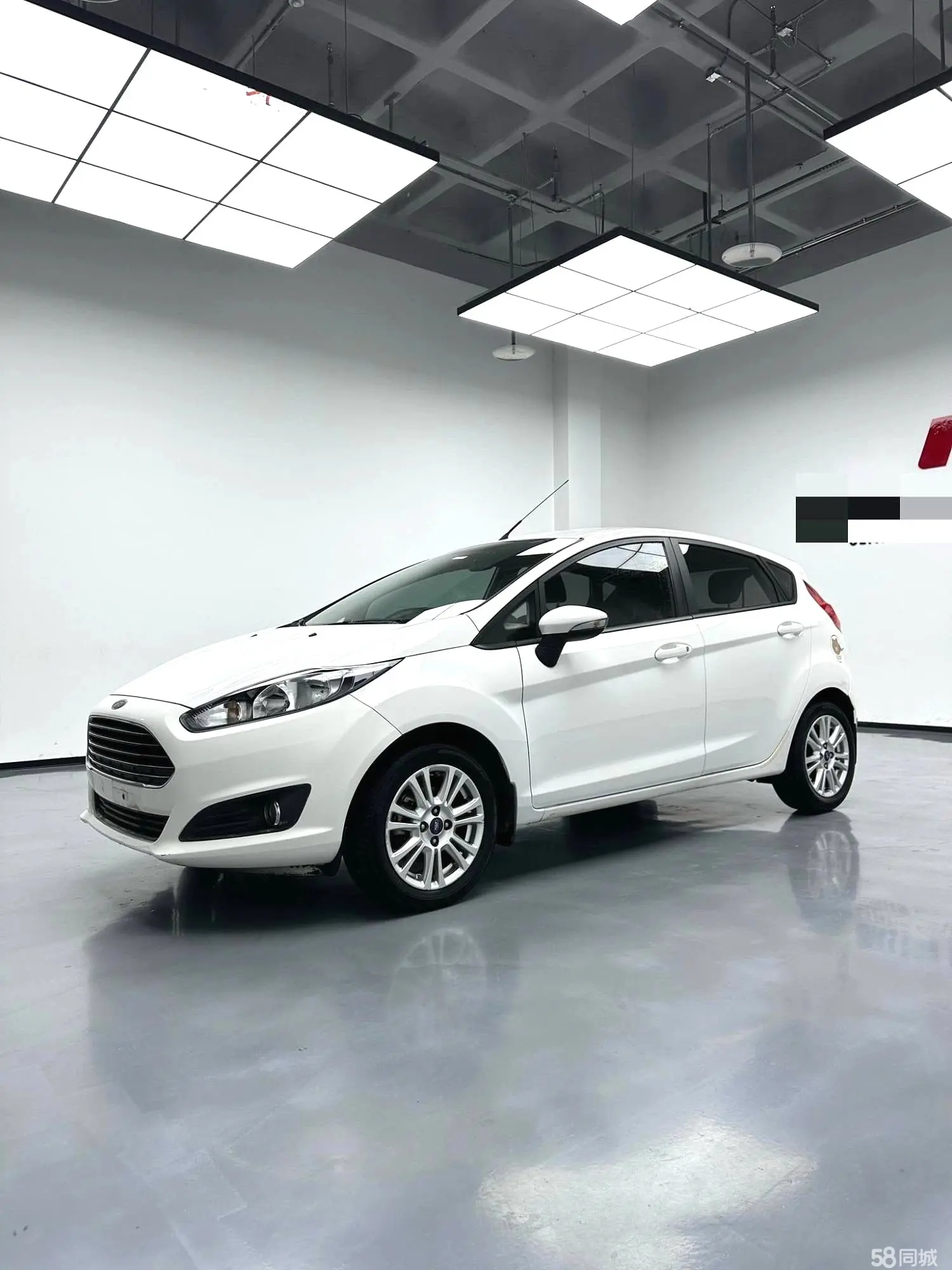 Ford Fiesta 2013 car image #9