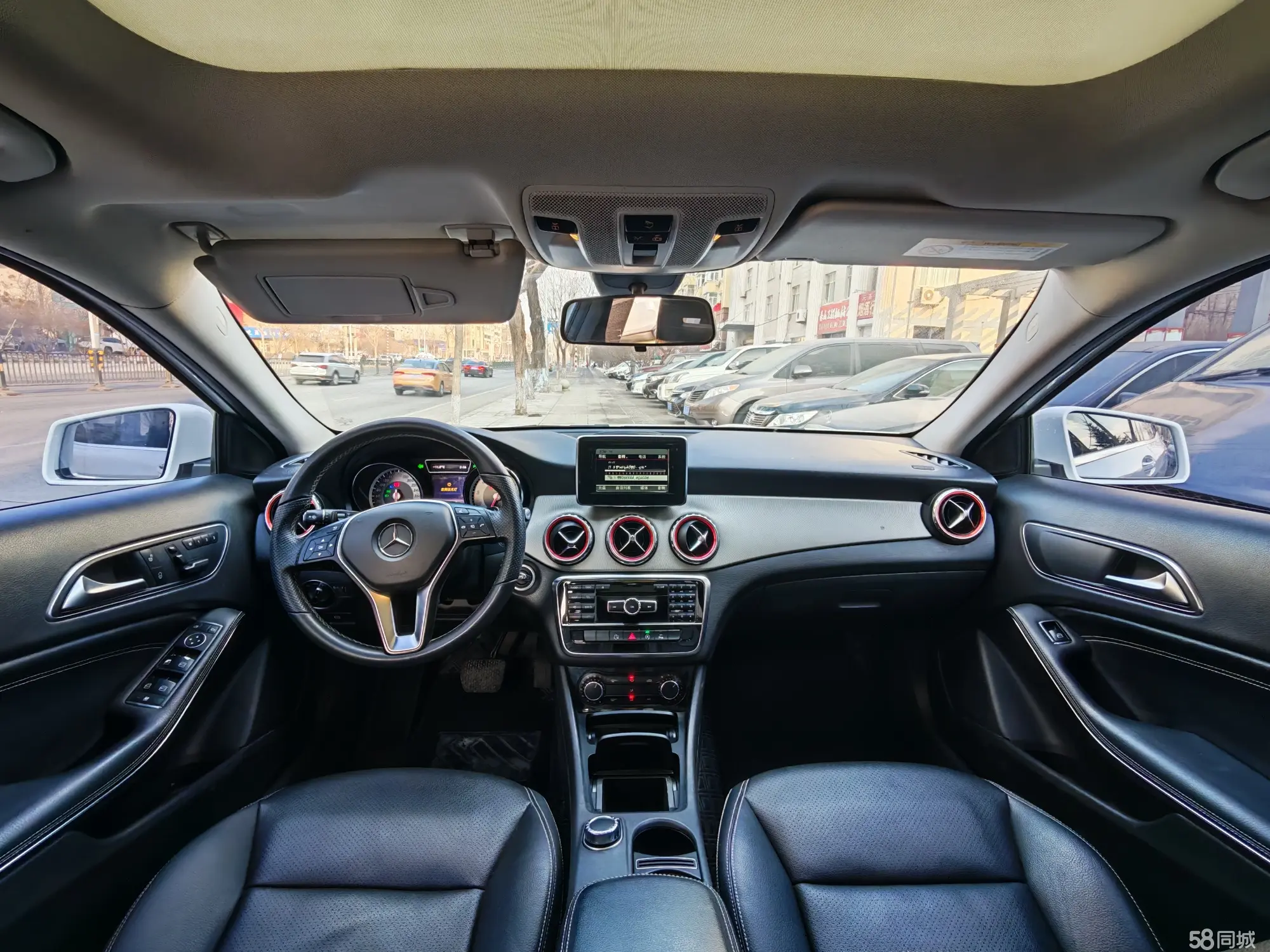 Mercedes-Benz GLA Class 2015 car image #9