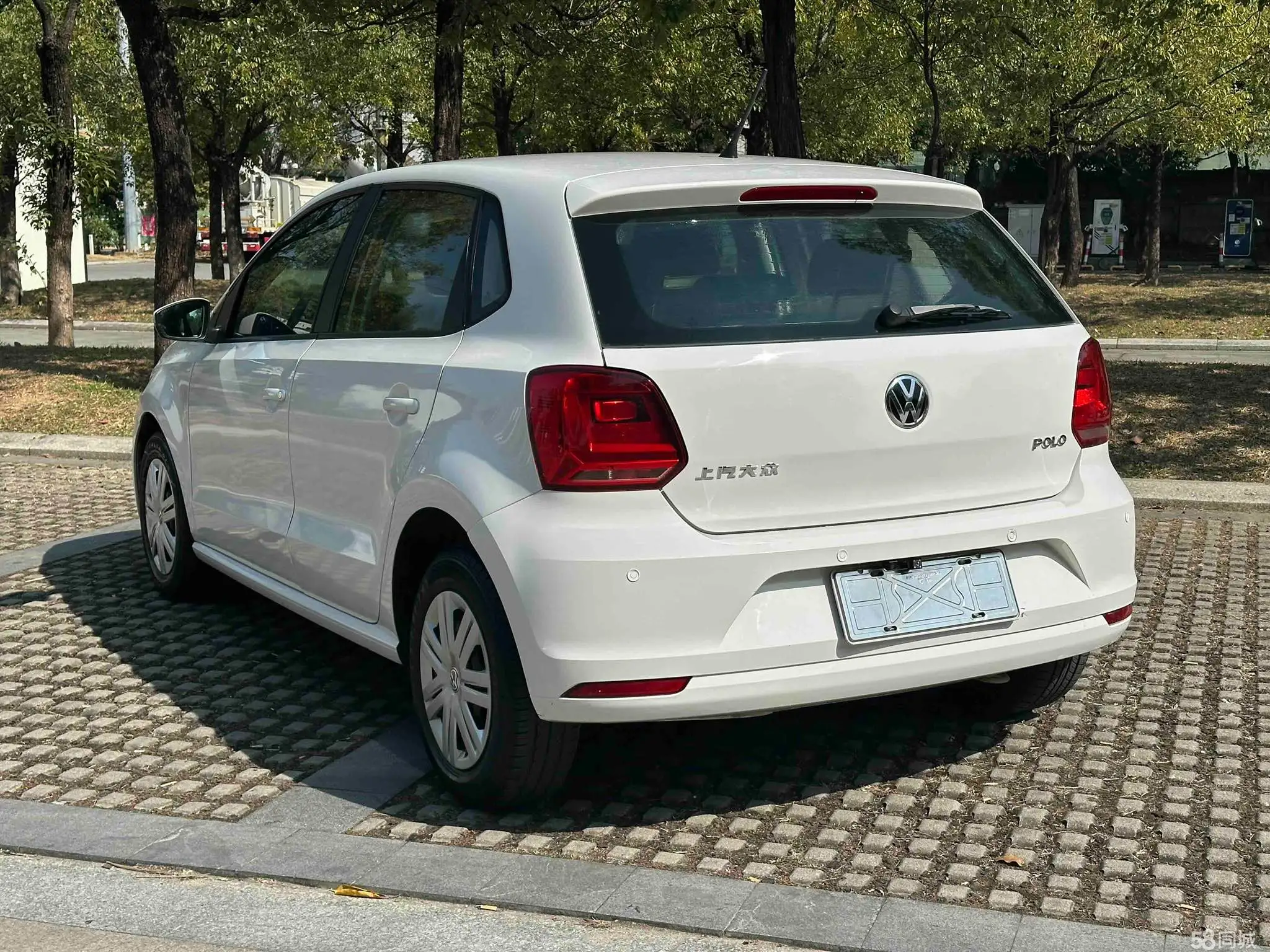 Volkswagen Polo 2017 car image #9