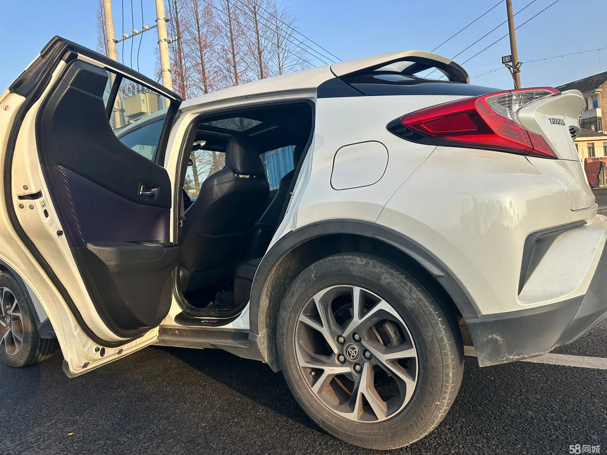 Toyota C-HR 2020 car image #9