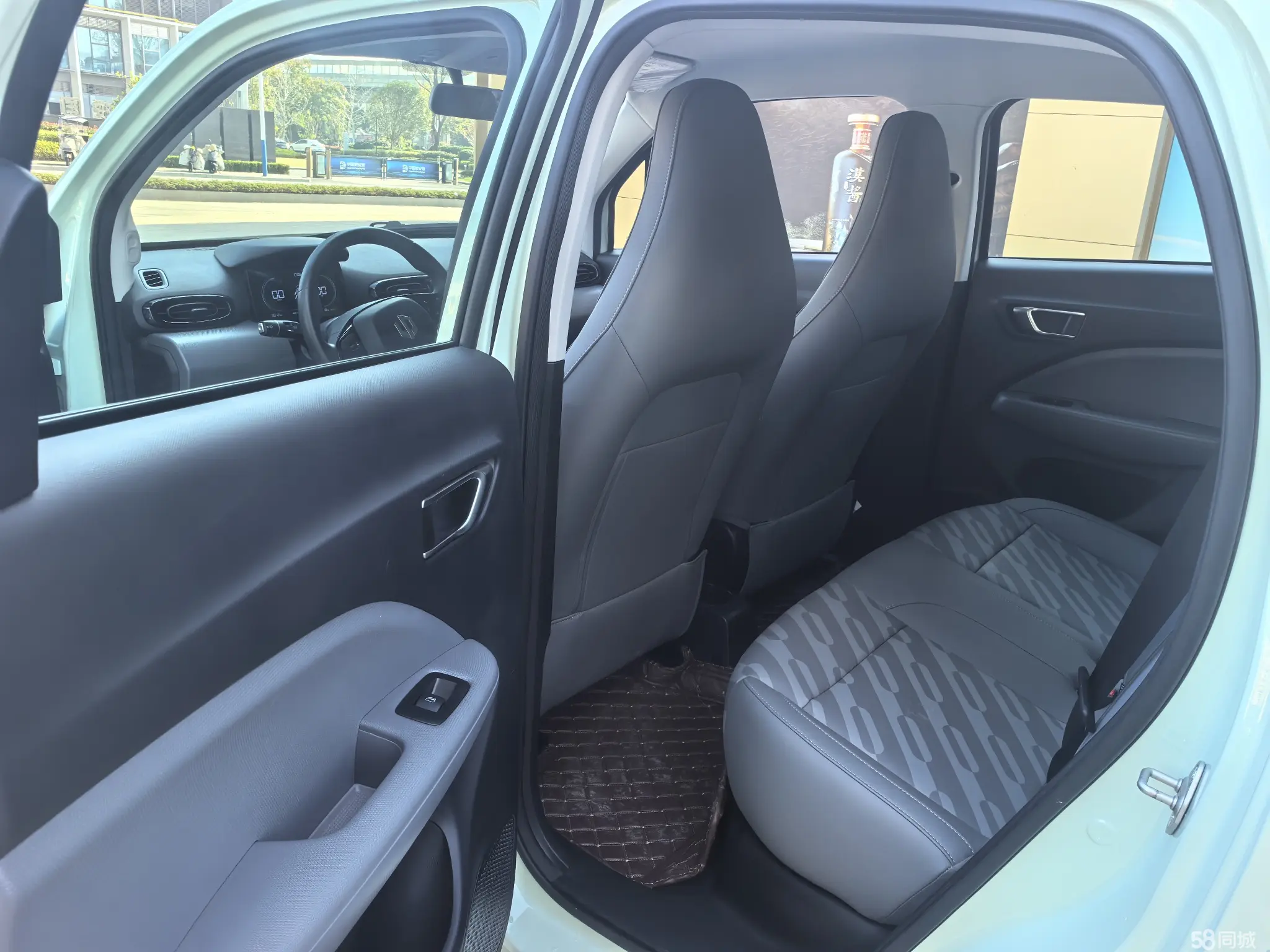 零跑汽车 零跑T03 2024 汽车图片 #9