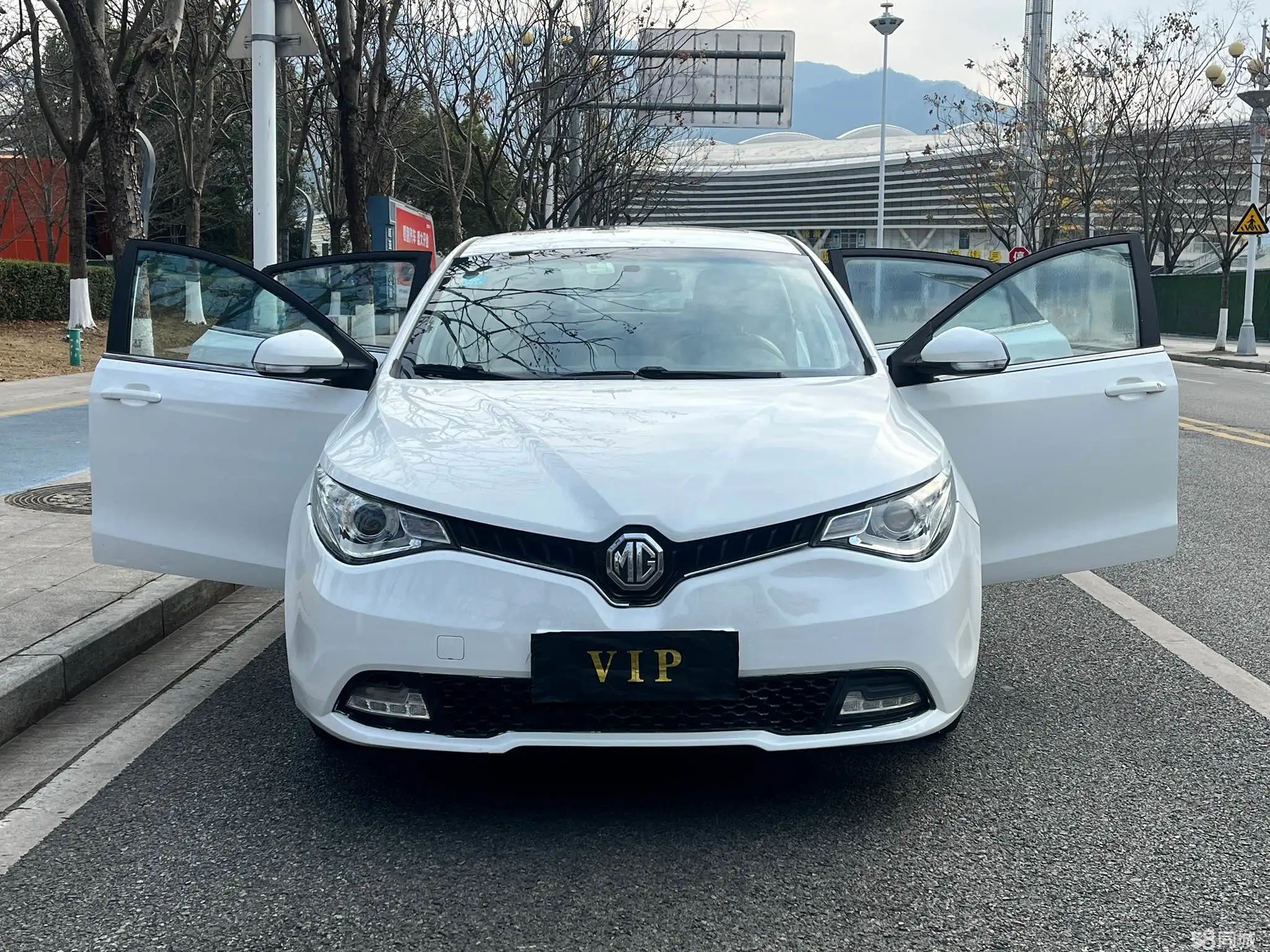 MG GT 2017 car image #9