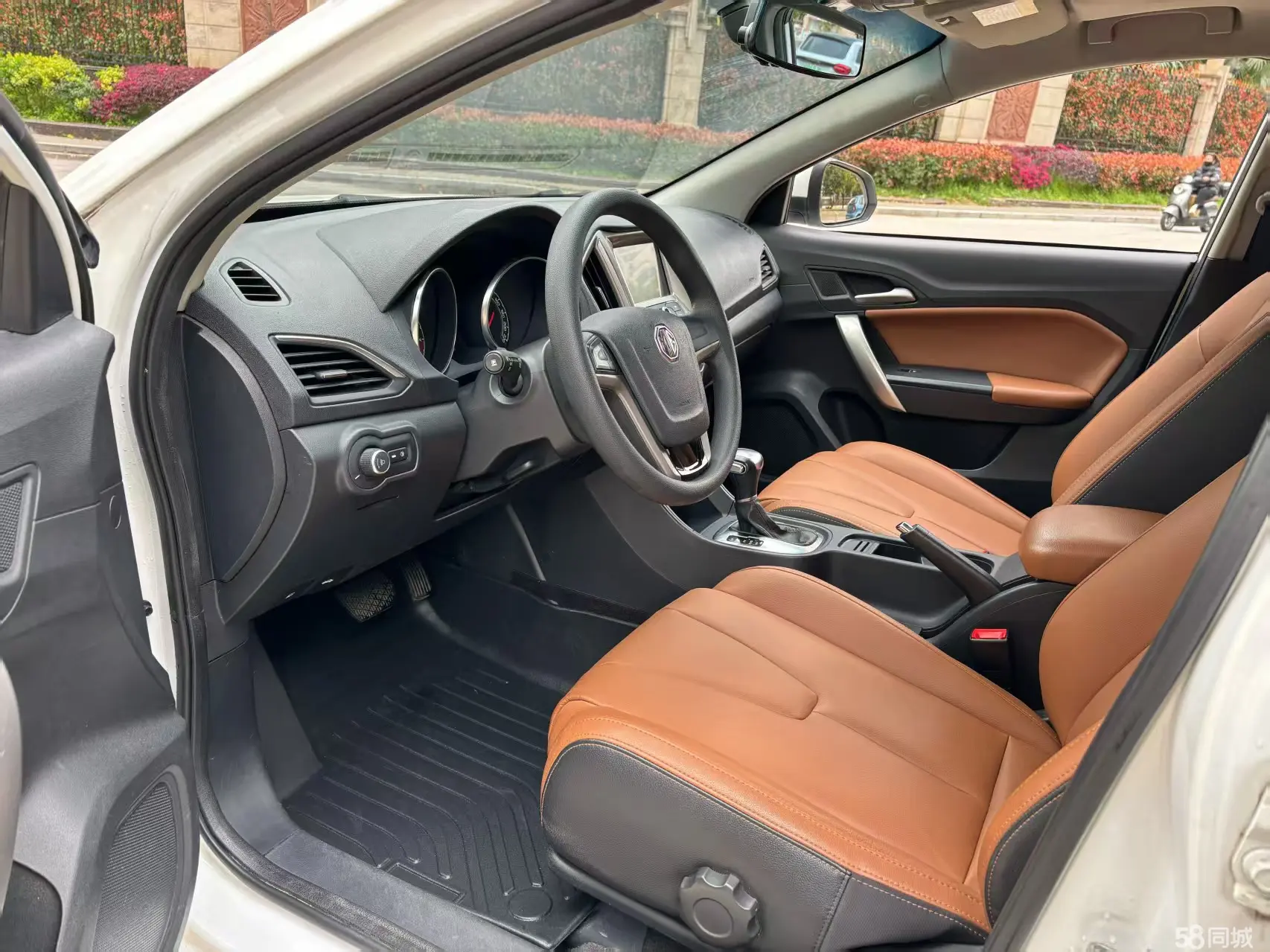 MG GT 2017 car image #9