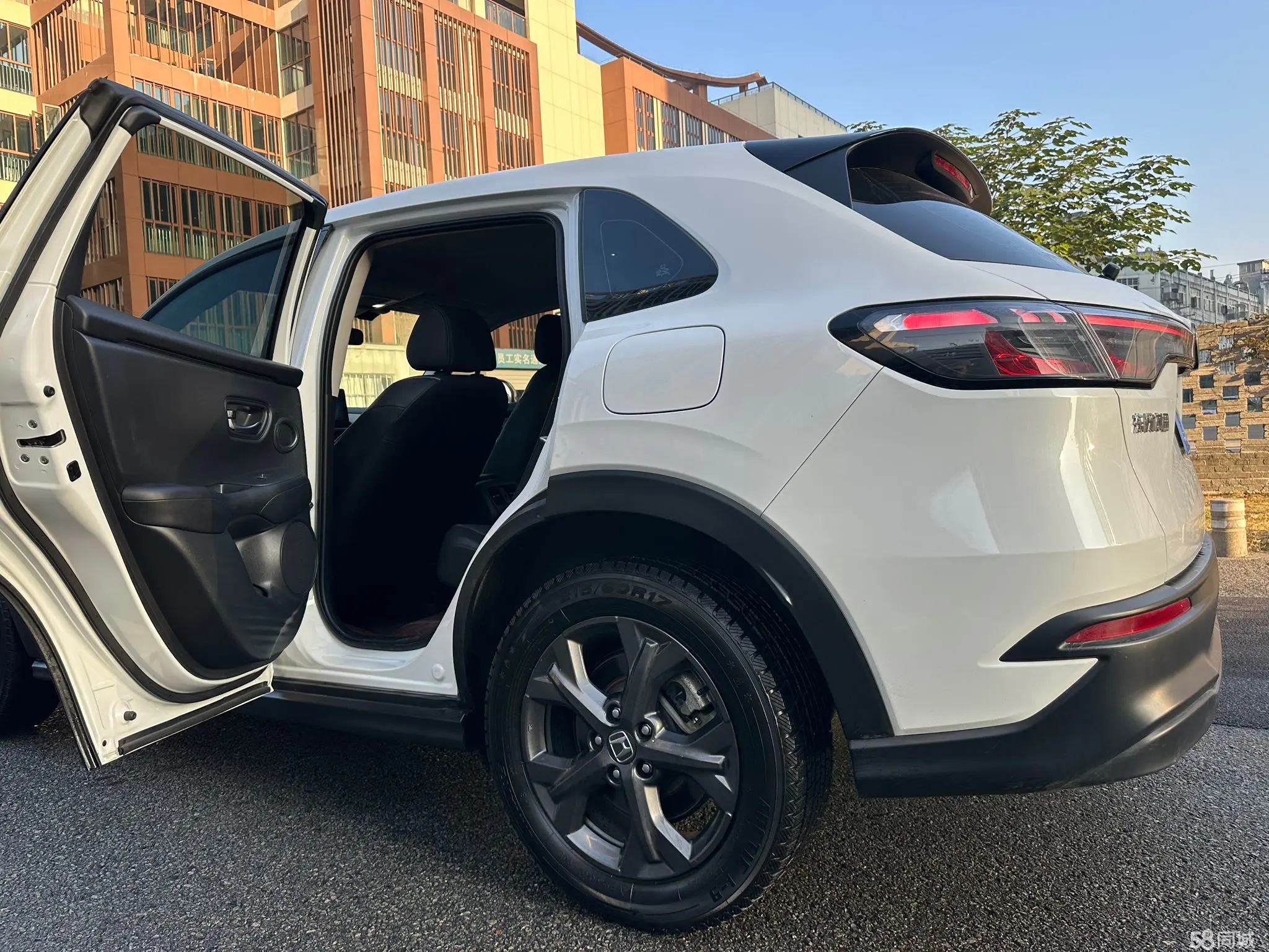 Honda HR-V 2023 car image #9