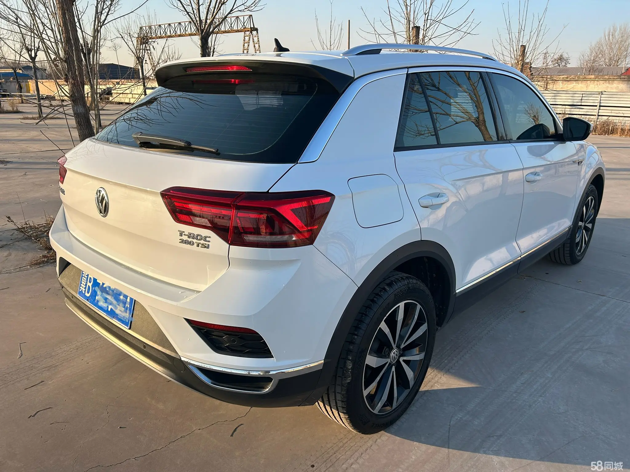 Volkswagen T-Roc 2018 car image #9