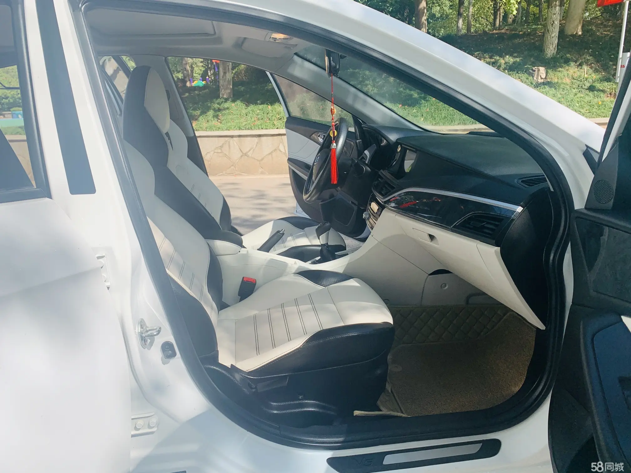 Soueast V5 Lingzhi 2017 car image #9