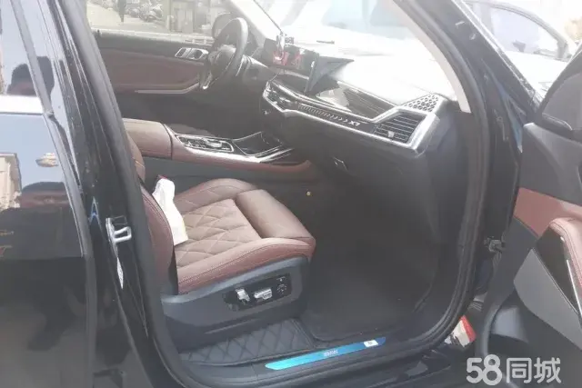 BMW X7 2024 car image #9