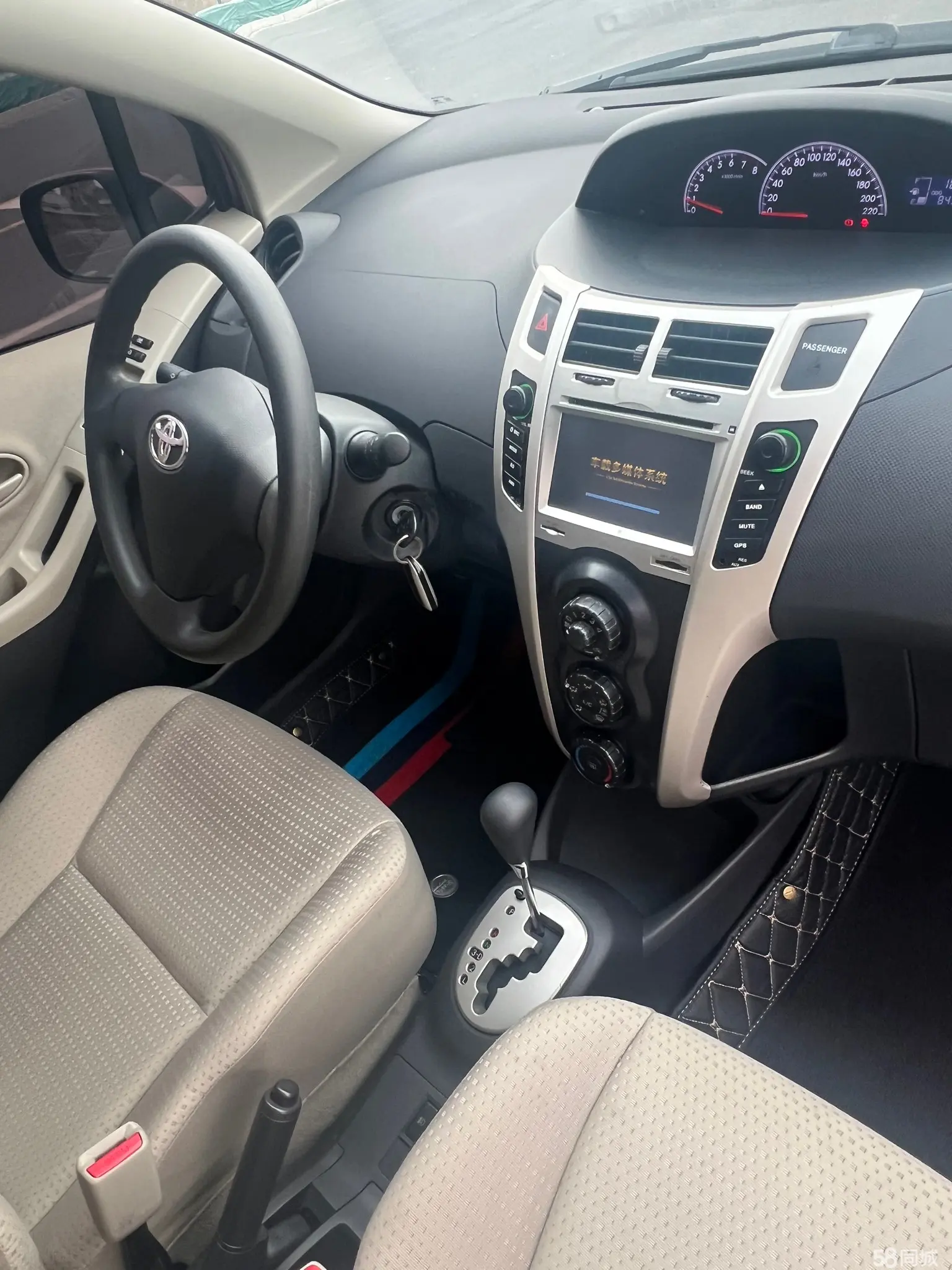 Toyota Yaris 2013 car image #9