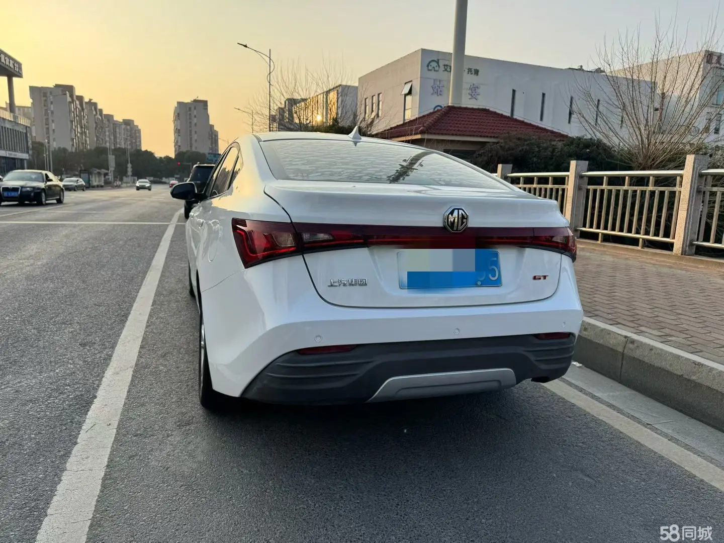 MG GT 2017 car image #9