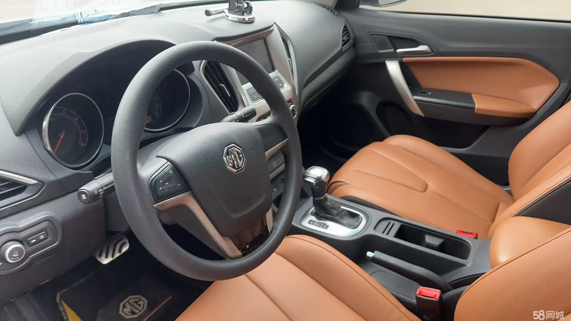 MG GT 2016 car image #9