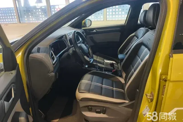 Volkswagen T-Roc 2023 car image #9