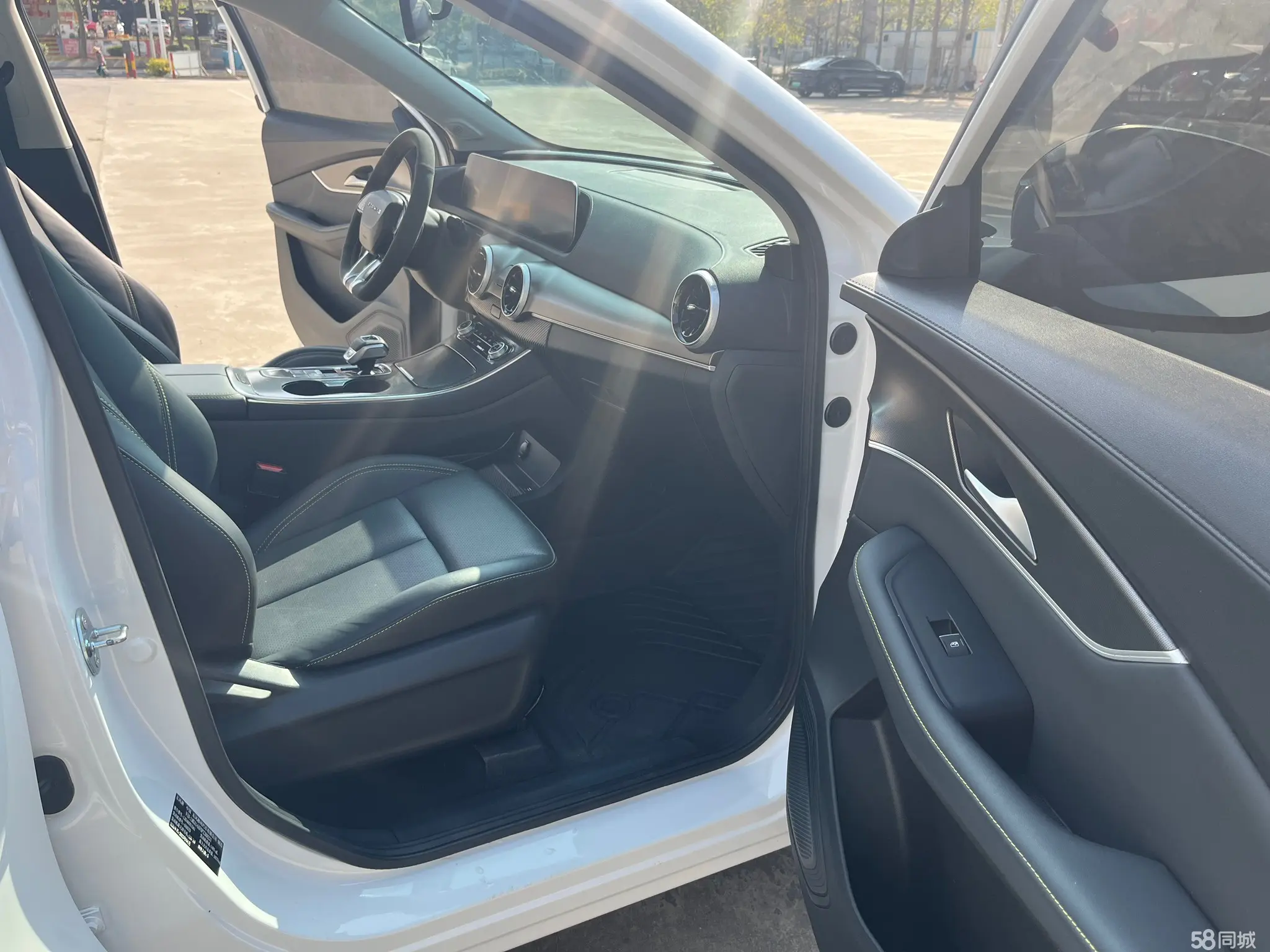 Forthing T5 EVO 2023 صورة سيارة #9