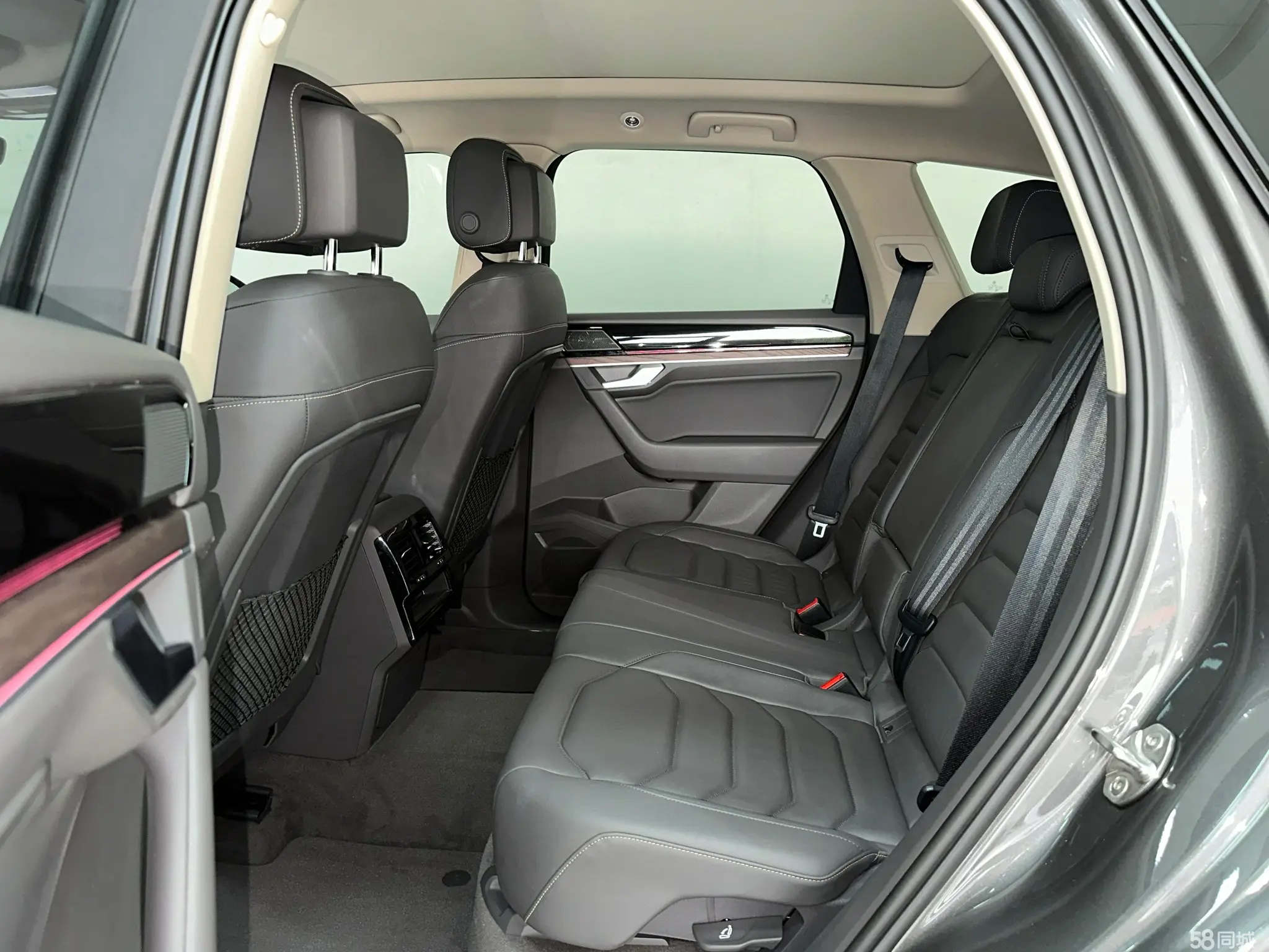 Volkswagen Touareg 2020 car image #9