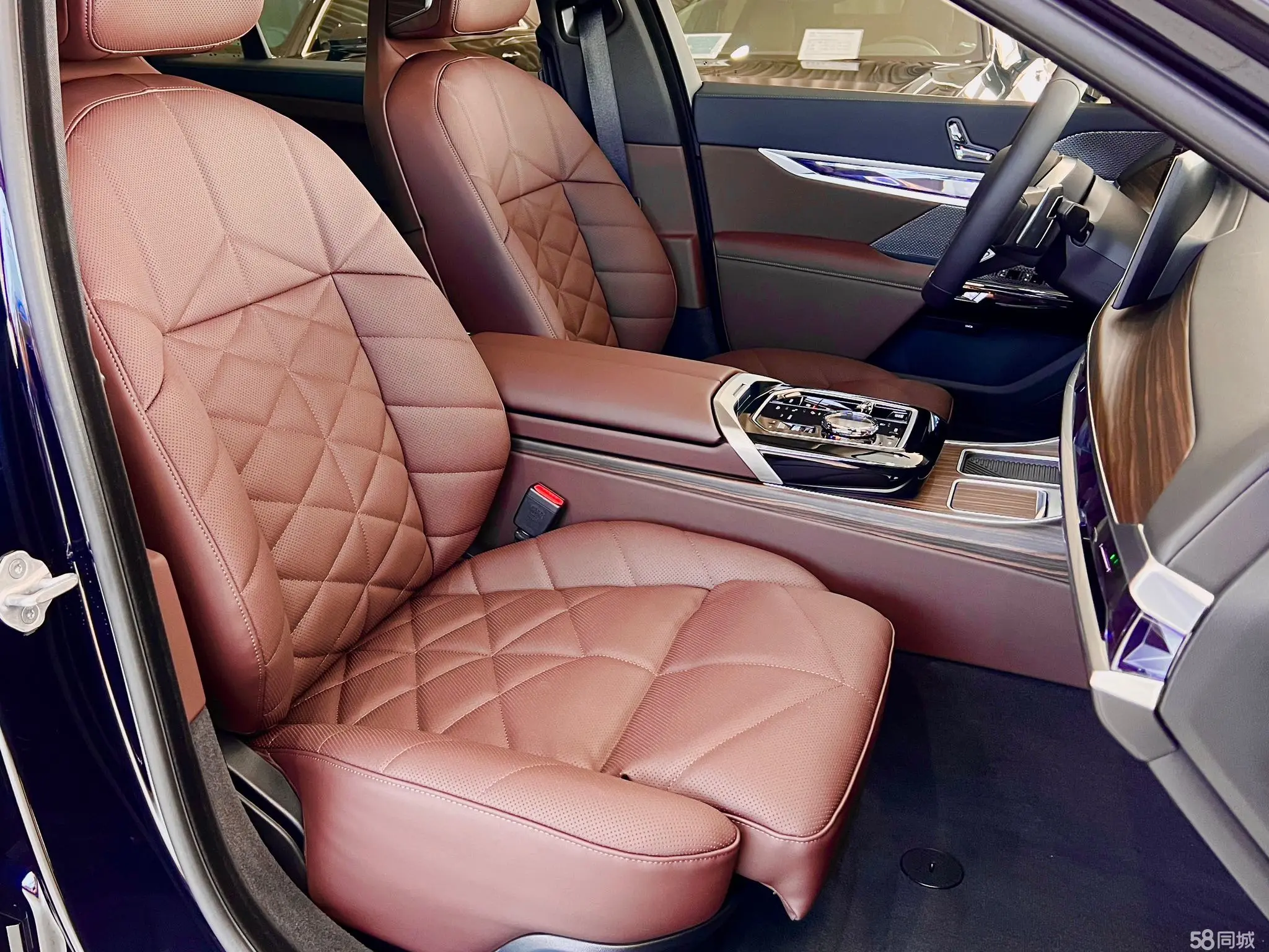 BMW 7 Series 2025 car image #9