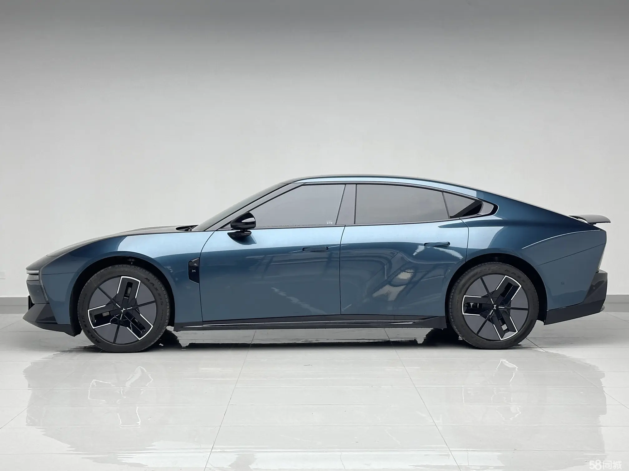 Xpeng P7 2025 изображение автомобиля #9