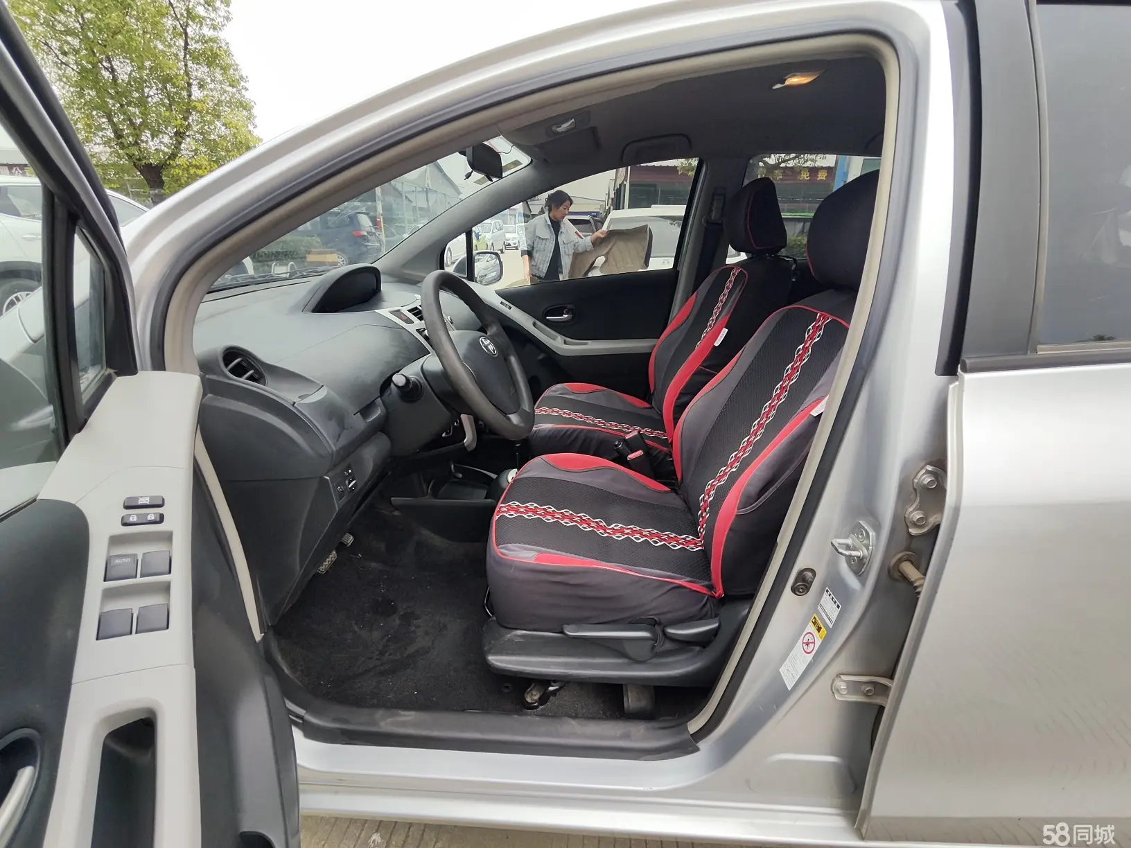 Toyota Yaris 2011 car image #9