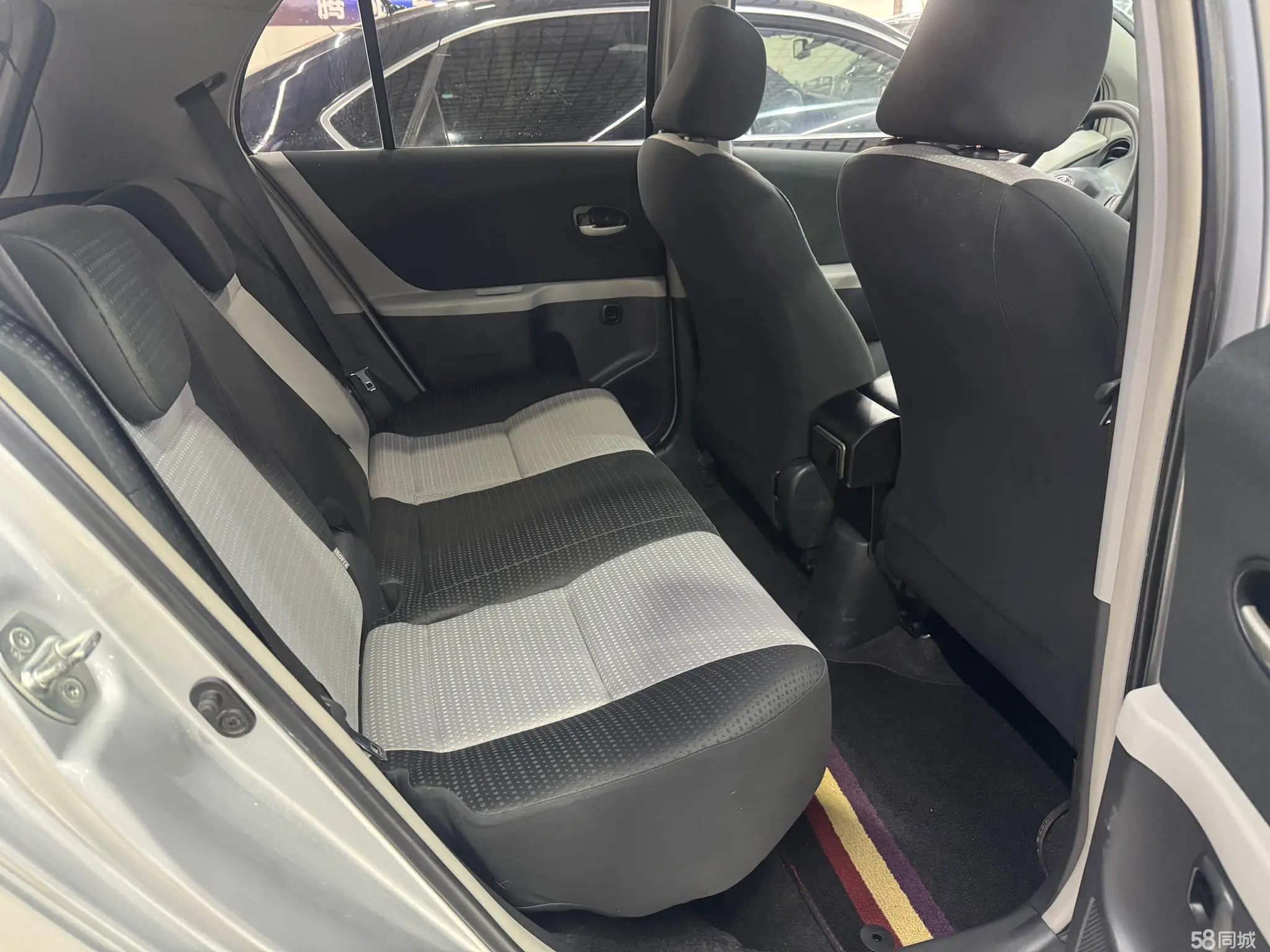 Toyota Yaris 2012 изображение автомобиля #9