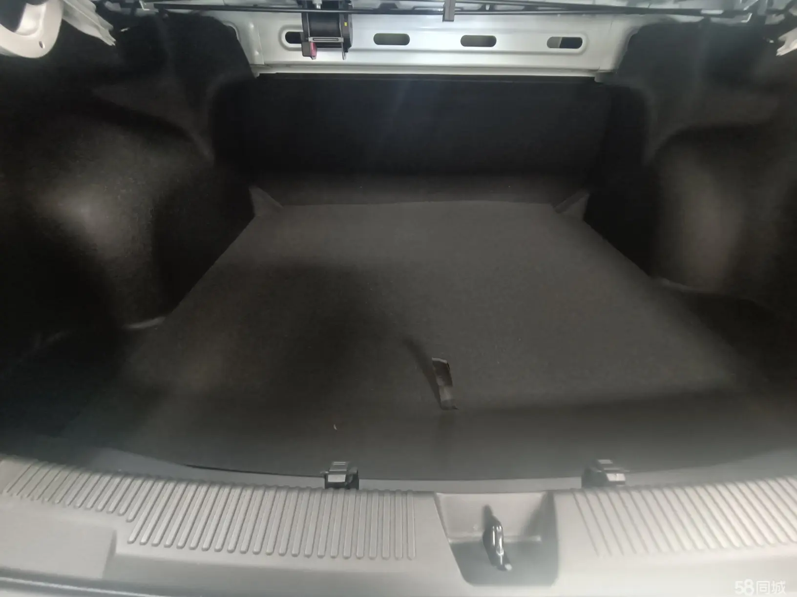 Roewe i5 2025 car image #9
