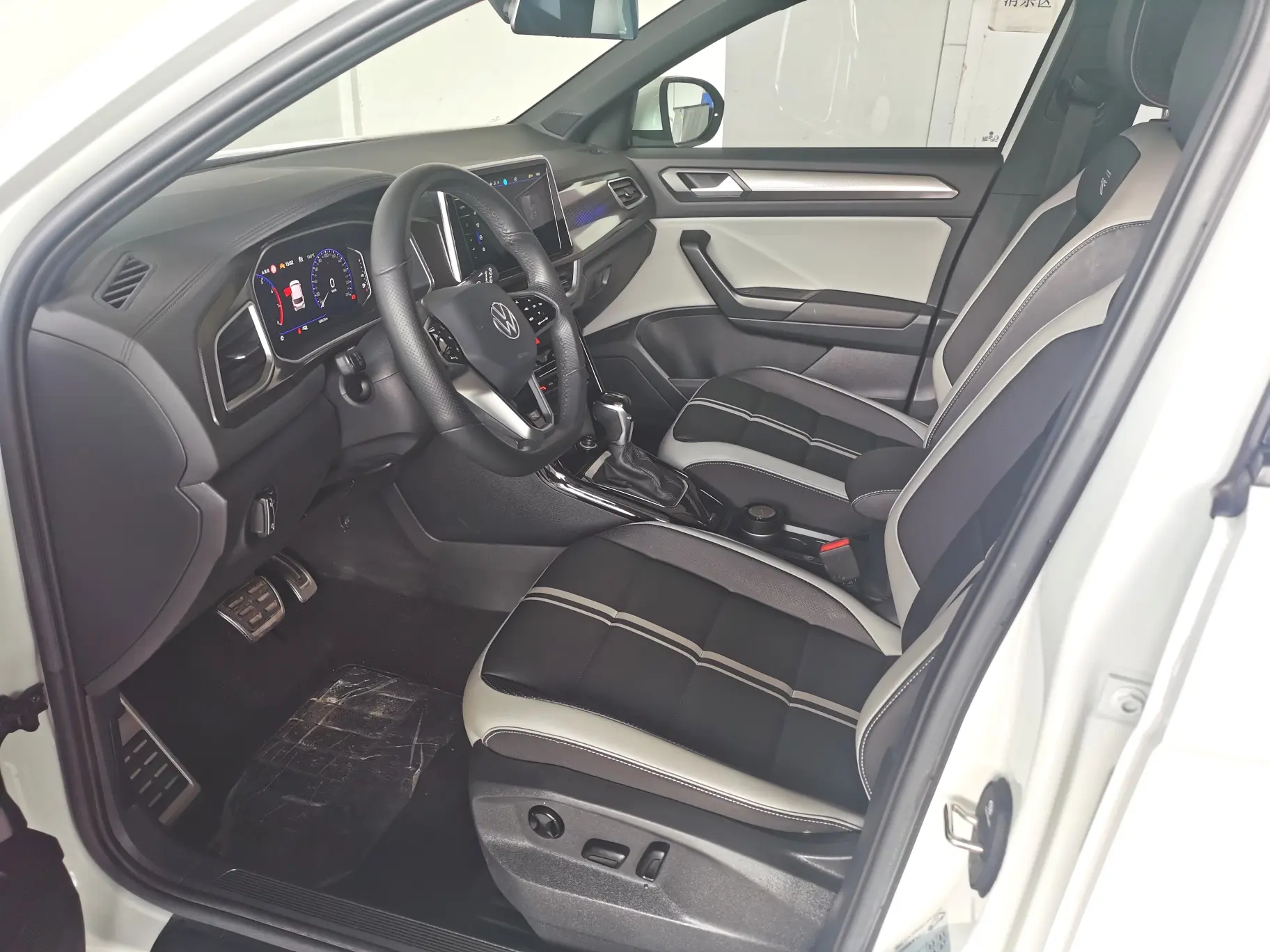 Volkswagen T-Roc 2023 #9 Volkswagen T-Roc 2023 car image #9