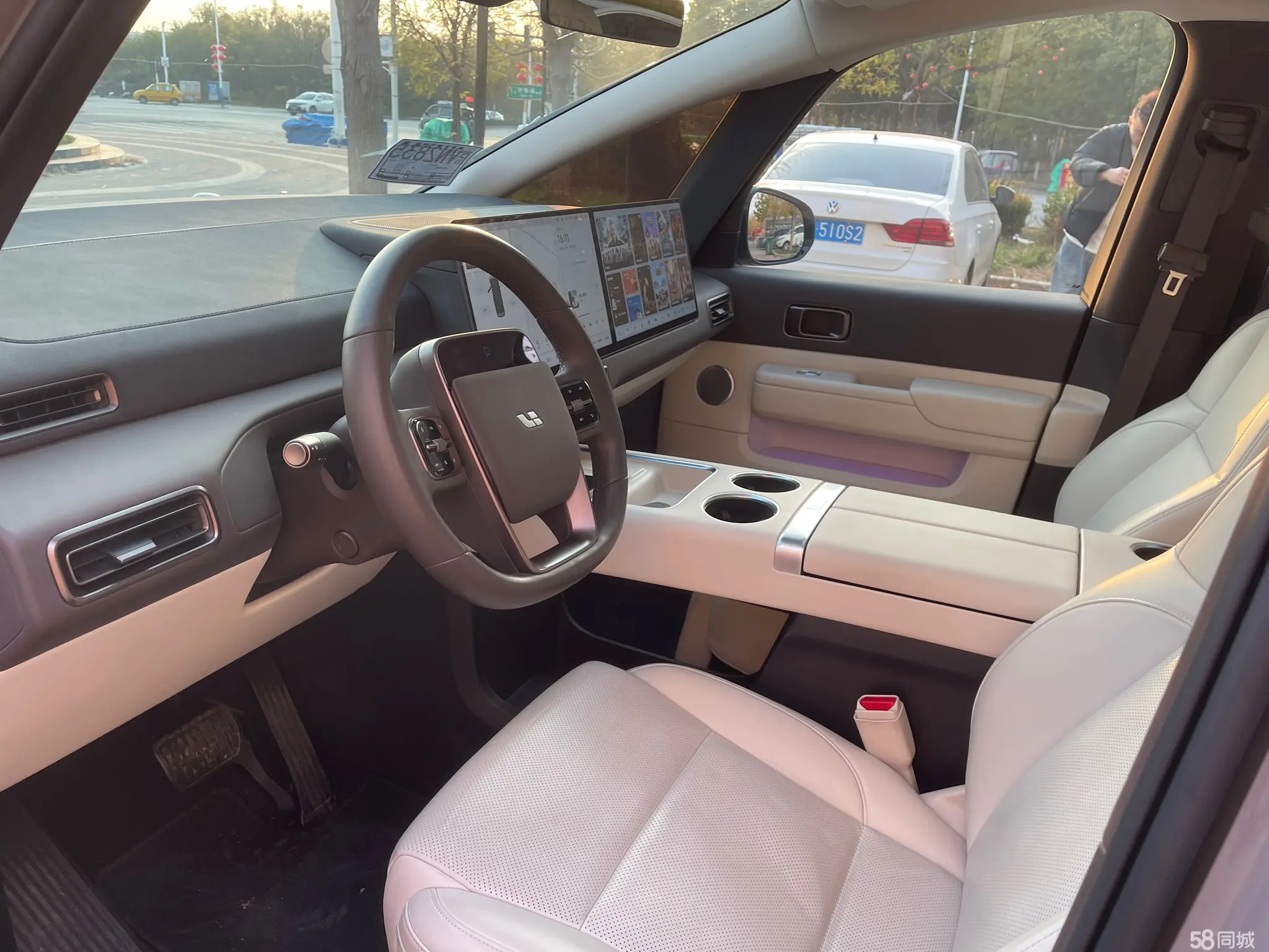 理想汽车 理想MEGA 2024 汽车图片 #9