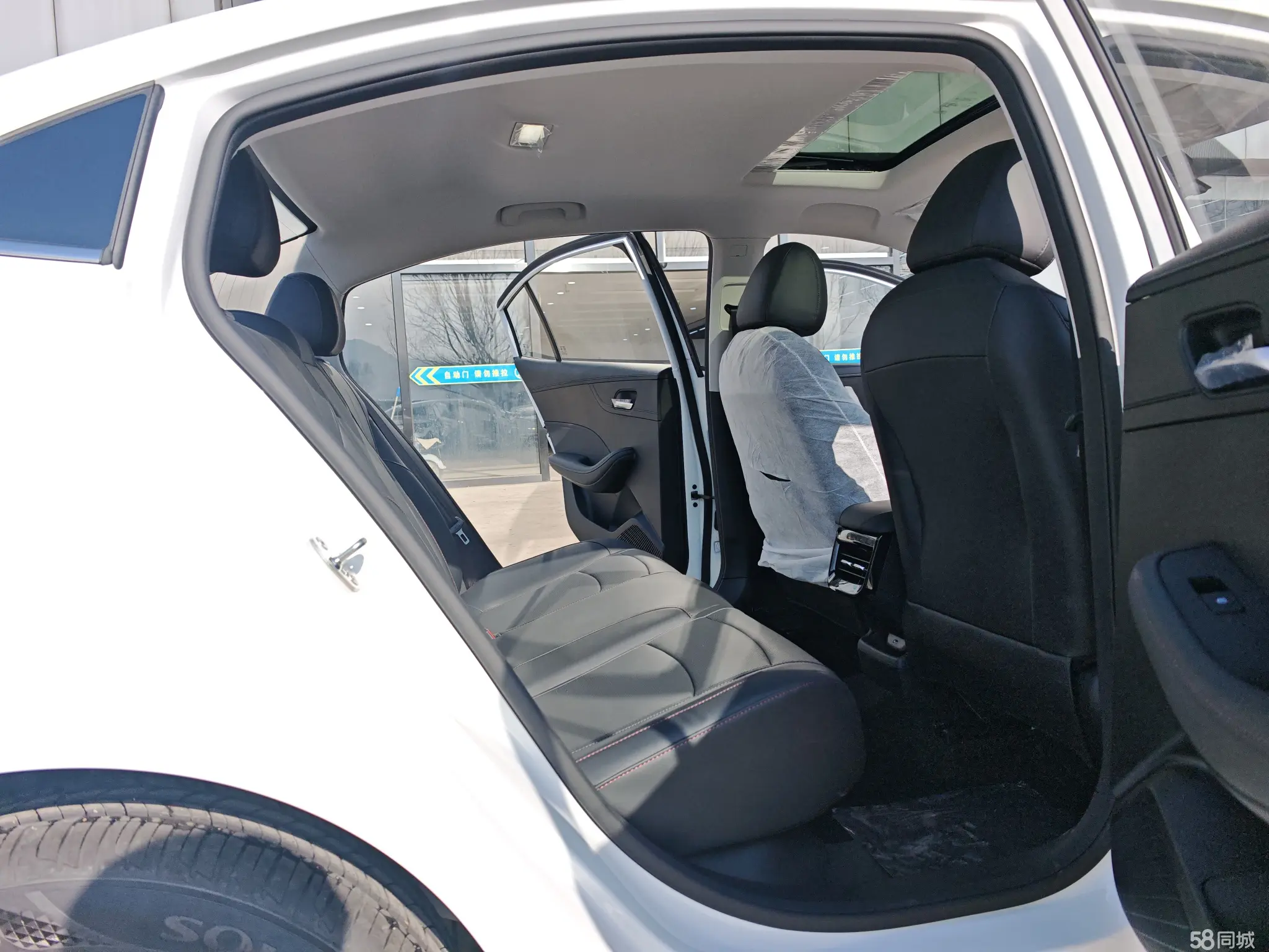 Roewe i5 2025 car image #9