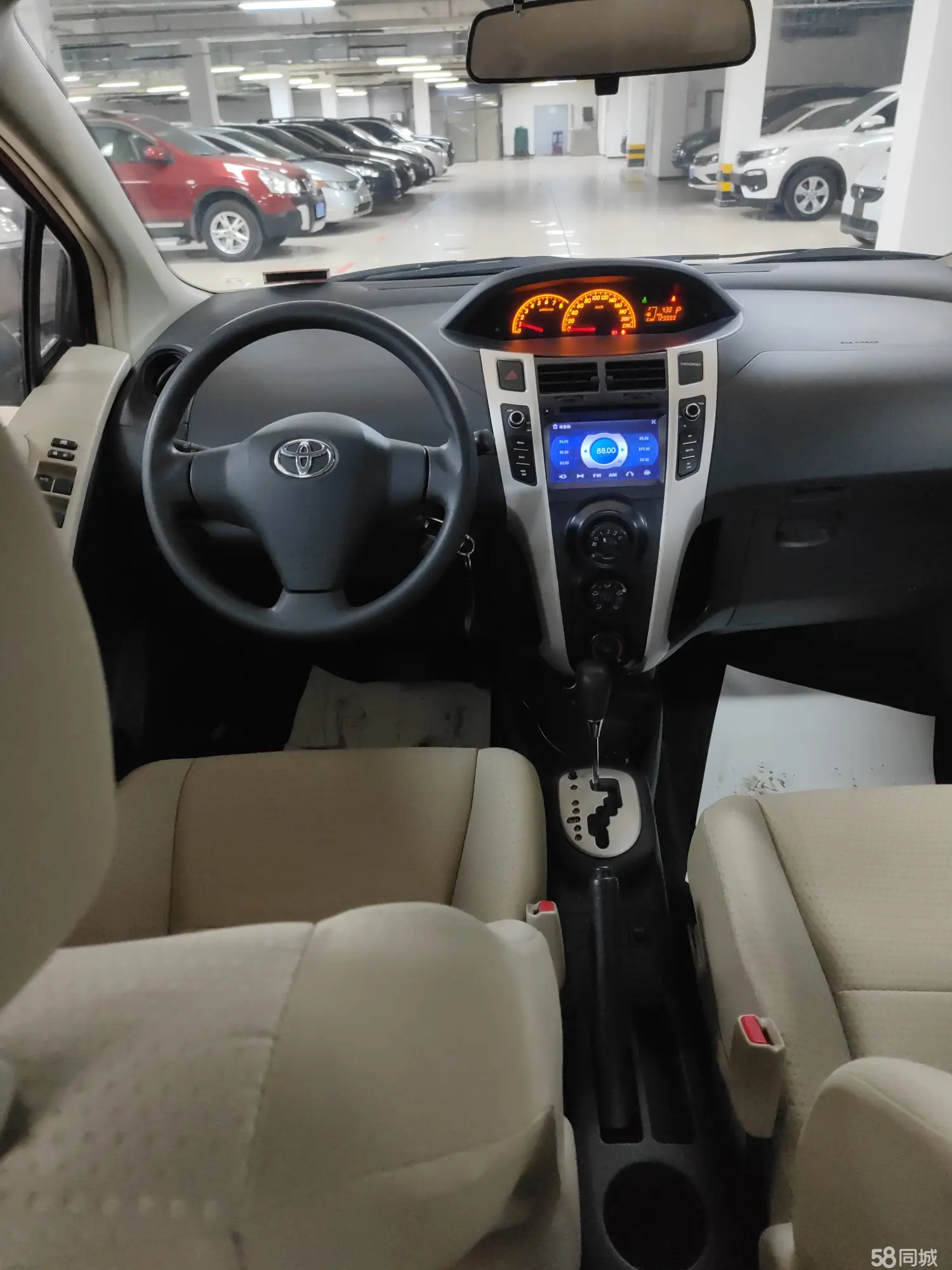 Toyota Yaris 2011 car image #9