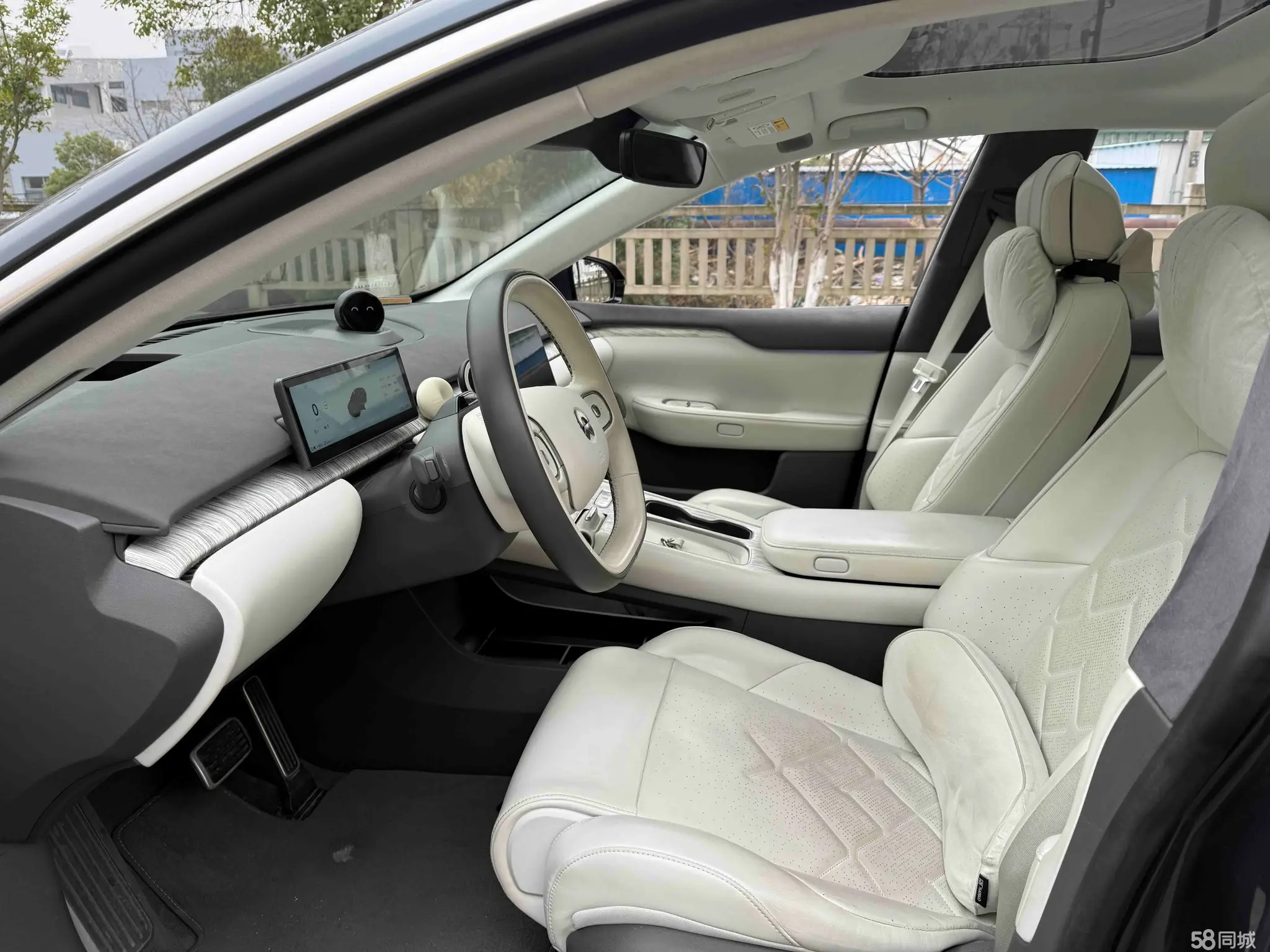 NIO ET7 2022 car image #9