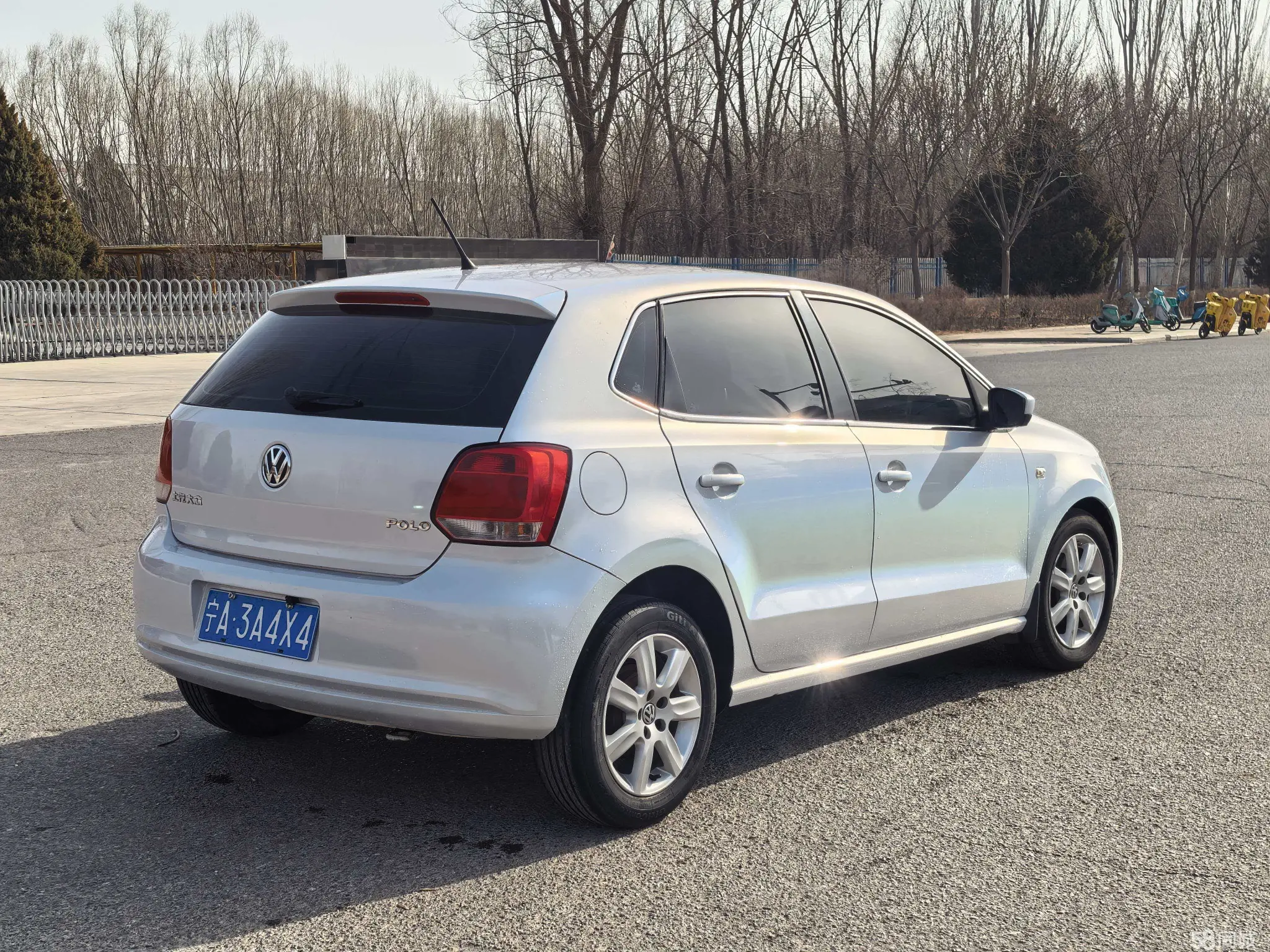 Volkswagen Polo 2011 car image #9