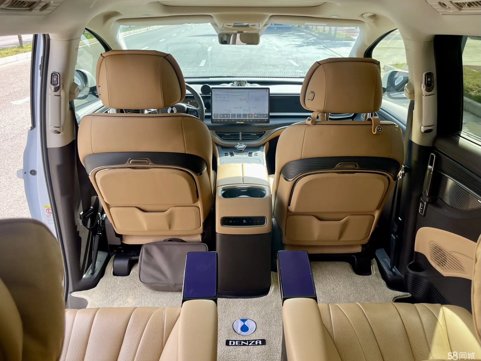 Denza D9 2024 immagine di auto #9