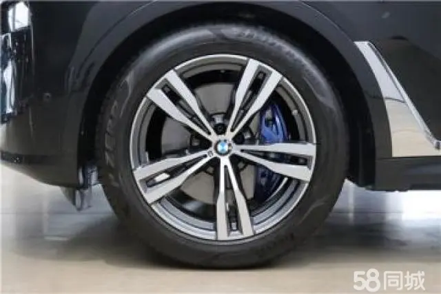 BMW X7 2024 car image #9