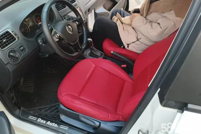 Volkswagen Polo 2016 car image #9