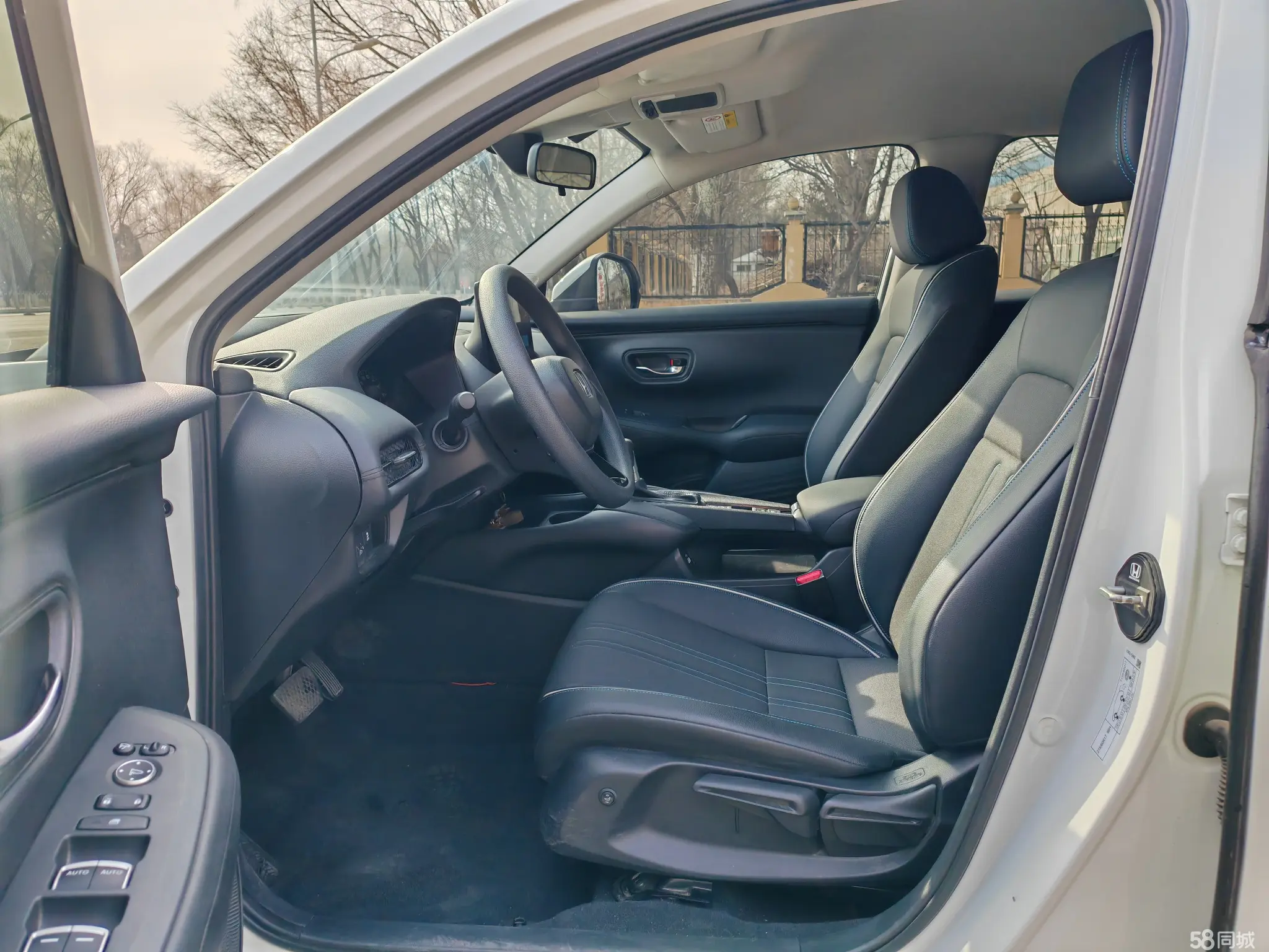 Honda HR-V 2023 car image #9